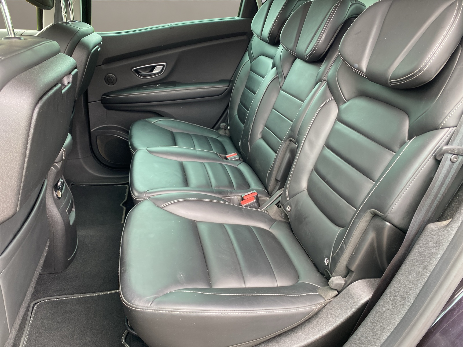 RENAULT Scénic 1.8 dCi Initiale Paris EDC-image-9