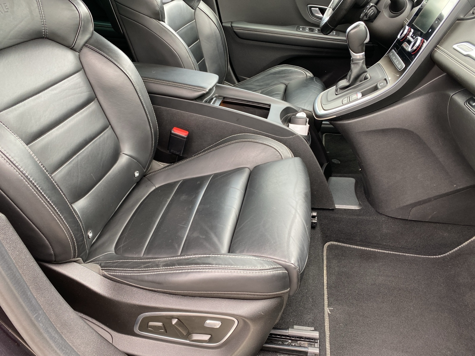 RENAULT Scénic 1.8 dCi Initiale Paris EDC-image-12