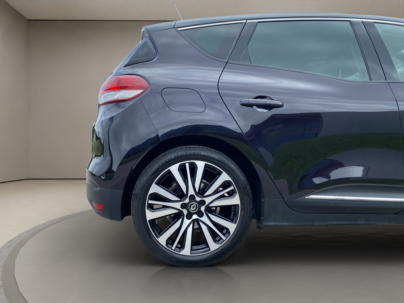 RENAULT Scénic 1.8 dCi Initiale Paris EDC-image-15