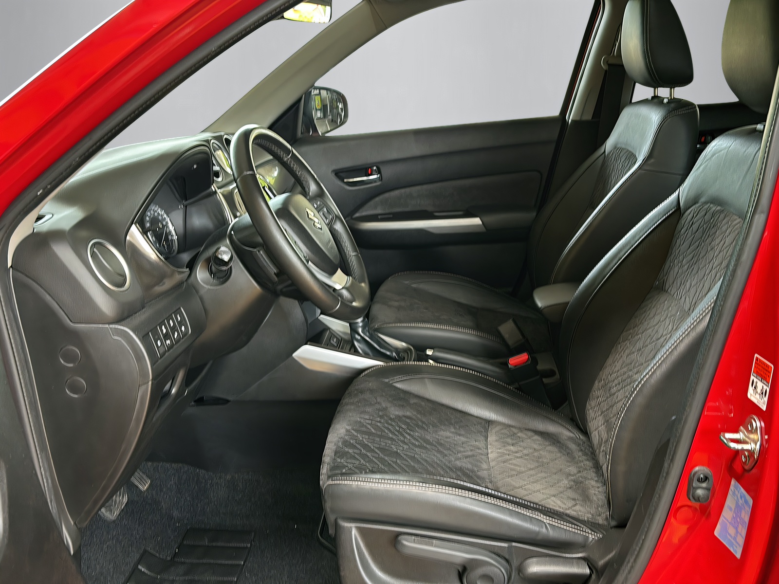 SUZUKI Vitara 1.4 T Compact Top 4x4-showroom-element-2