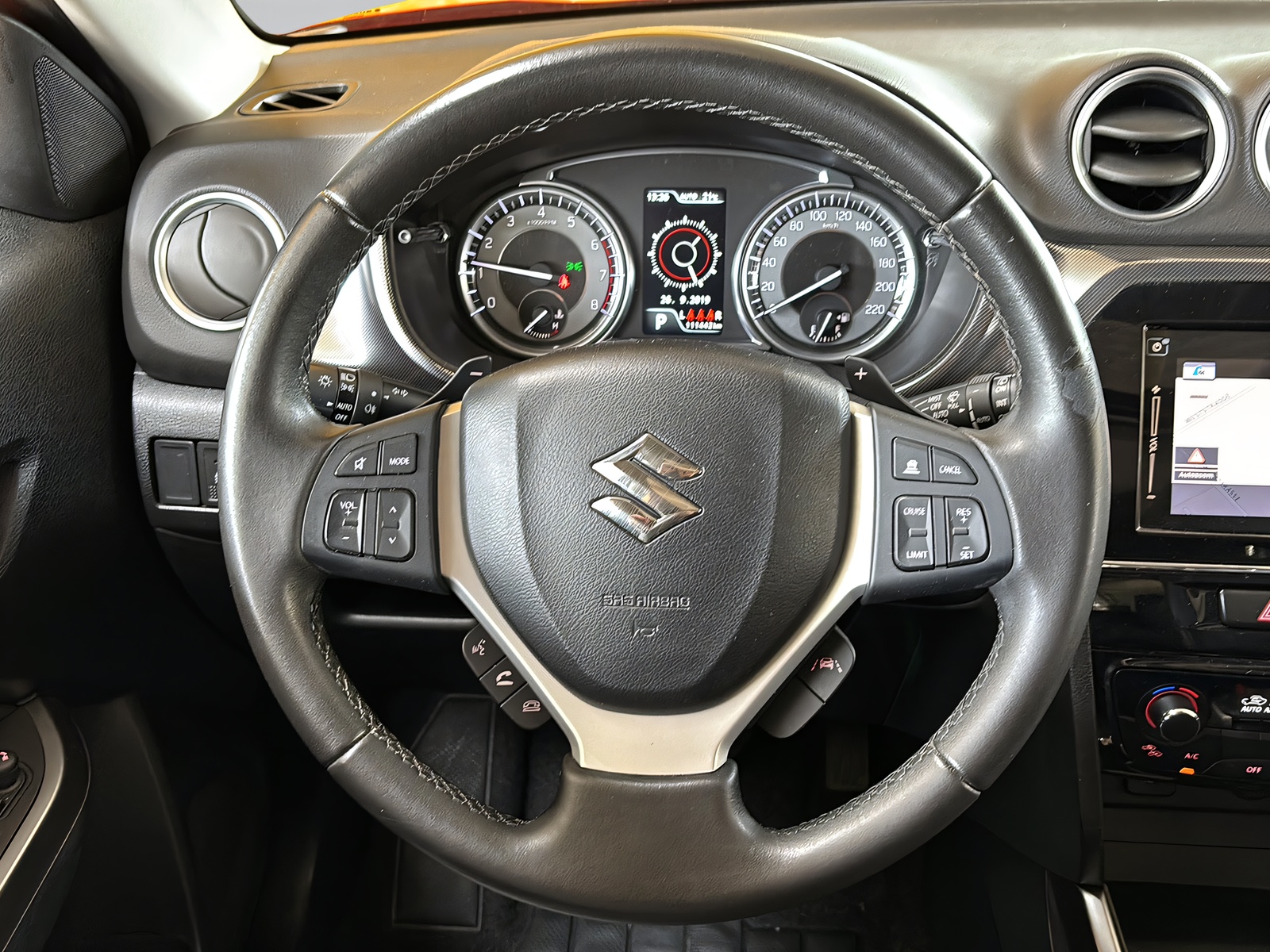 SUZUKI Vitara 1.4 T Compact Top 4x4-showroom-element-3