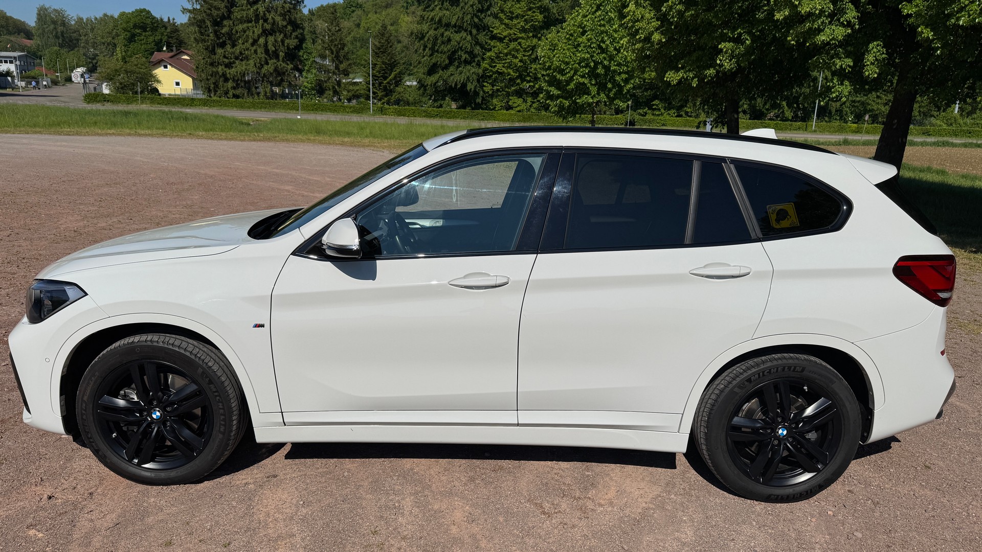 BMW 20i xDrive-image-1