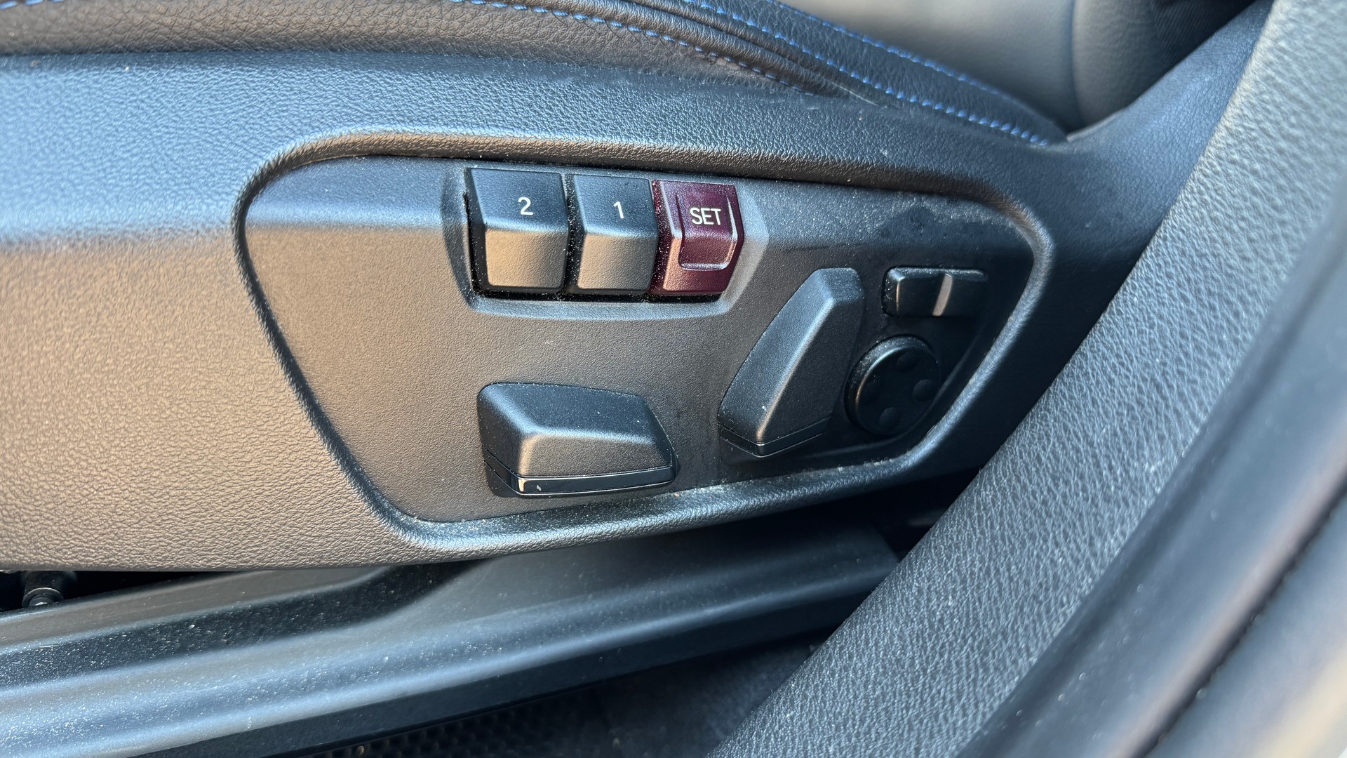 BMW 20i xDrive-image-10