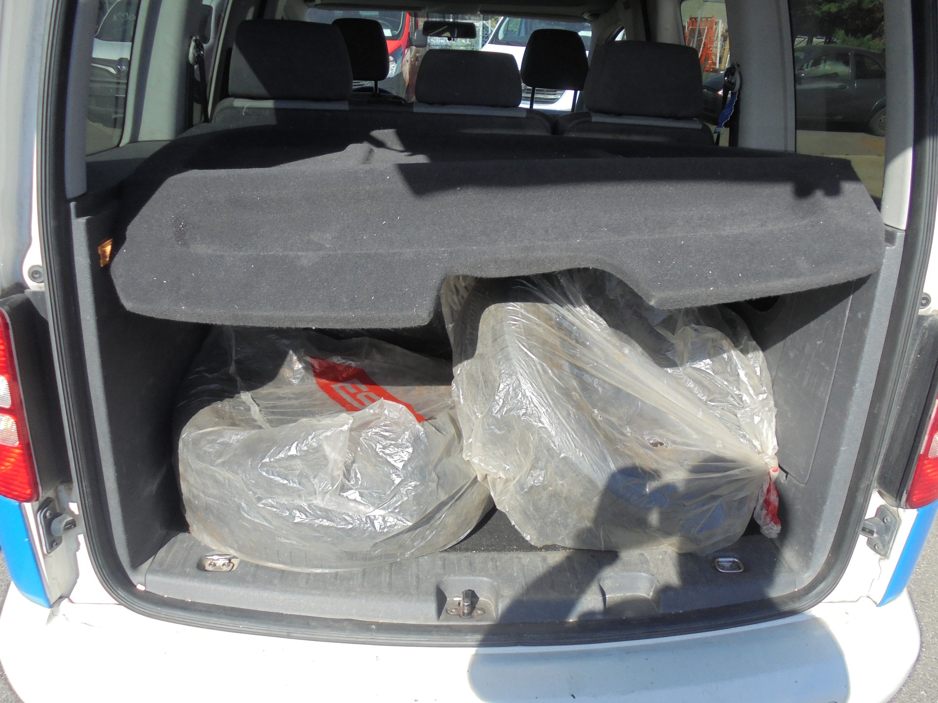 VW Caddy 1.2 TSI Family-image-8
