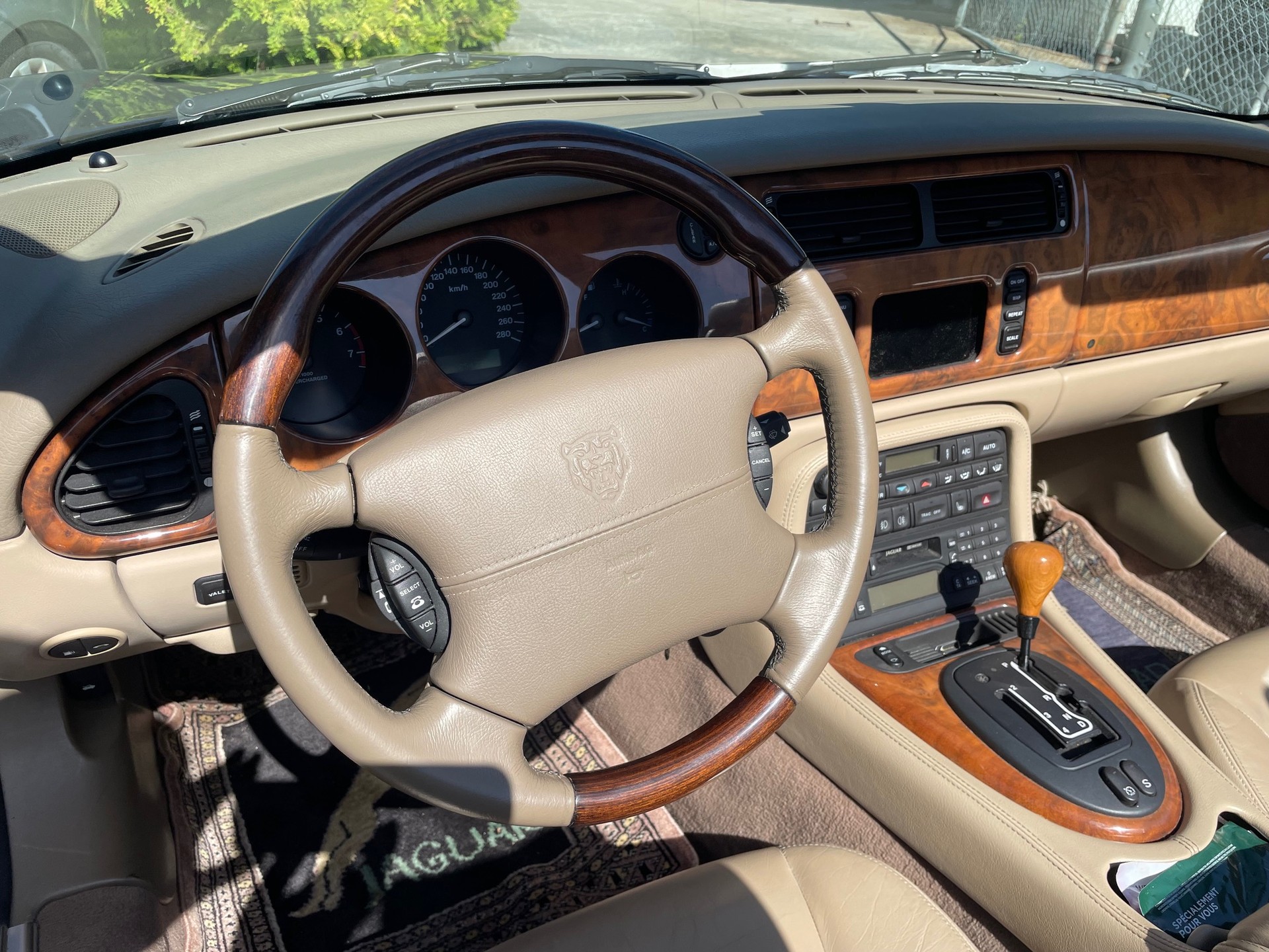 JAGUAR XKR S/C Convertible, 363 PS, 5 St.-Aut., Klima-Aut., Ivory Leder, Elektr. Verdeck, 1. Hand-image-6