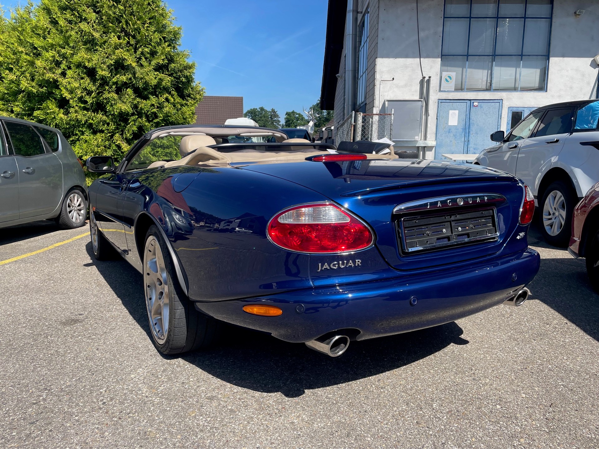 JAGUAR XKR S/C Convertible, 363 PS, 5 St.-Aut., Klima-Aut., Ivory Leder, Elektr. Verdeck, 1. Hand-image-2
