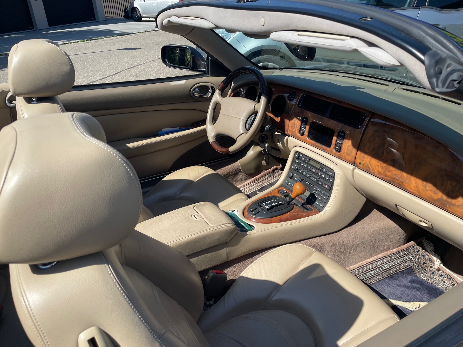 JAGUAR XKR S/C Convertible, 363 PS, 5 St.-Aut., Klima-Aut., Ivory Leder, Elektr. Verdeck, 1. Hand-image-4