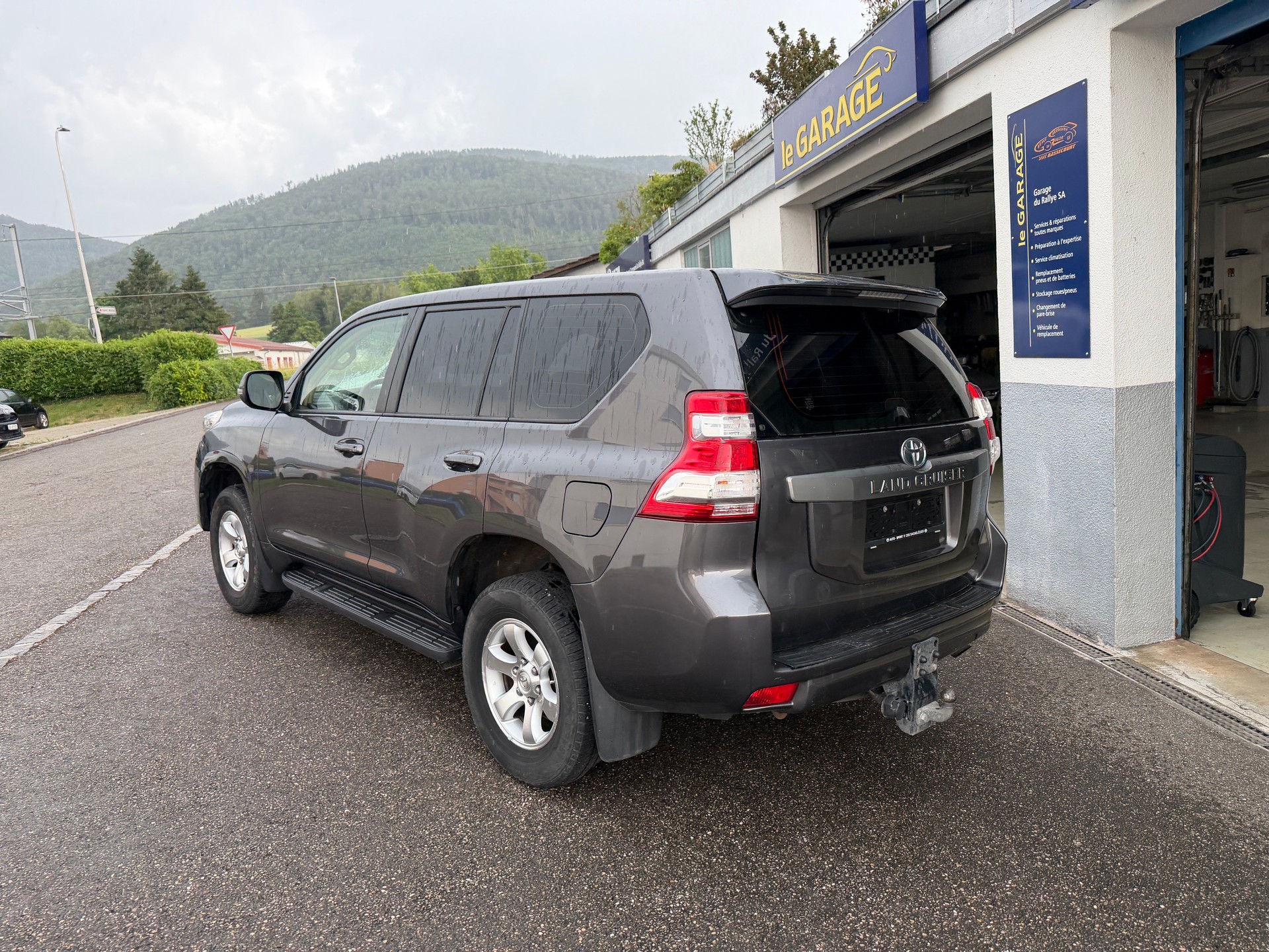 TOYOTA Land Cruiser 3.0 TD Luna Automatic-image-2