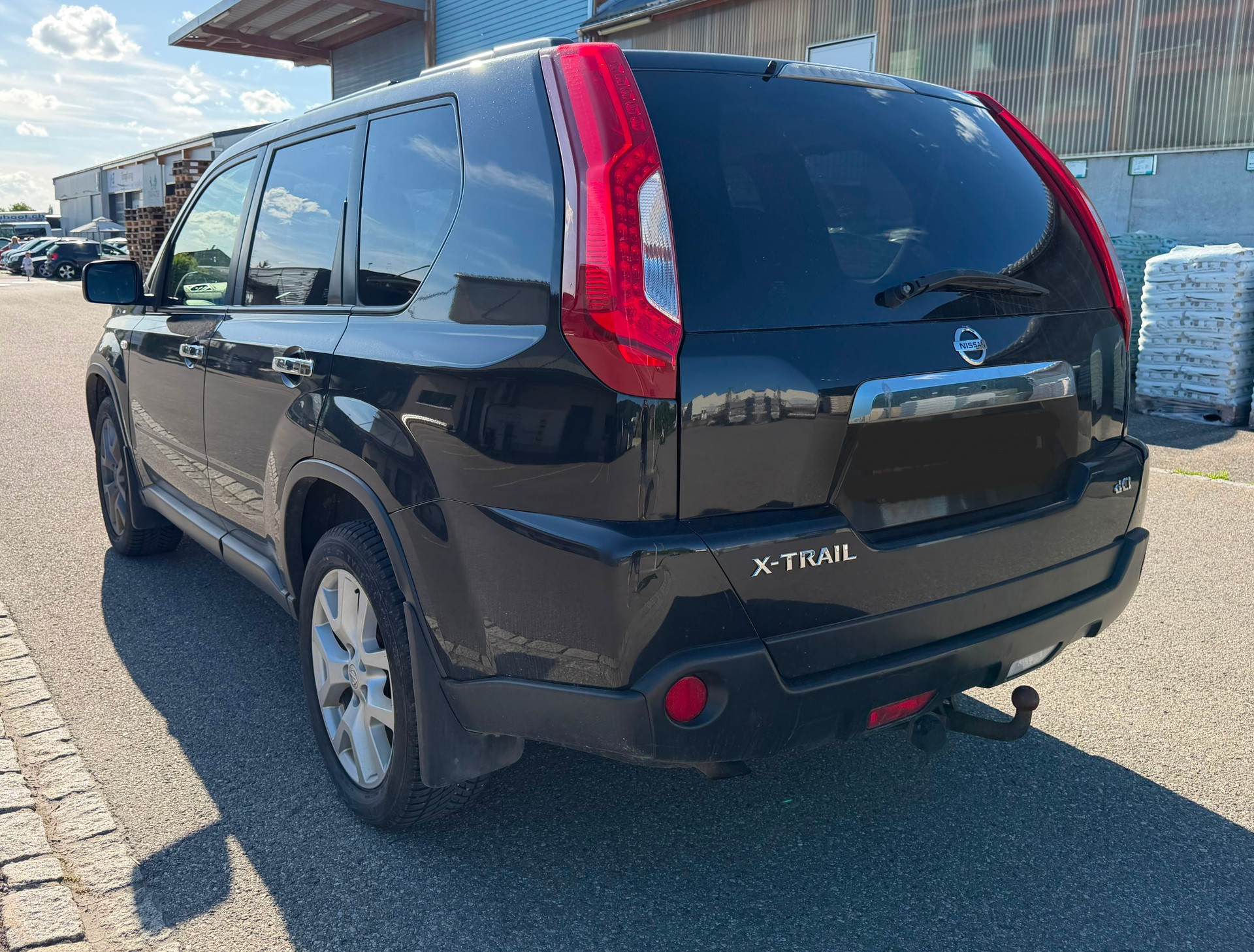 NISSAN X-TRAIL-image-2