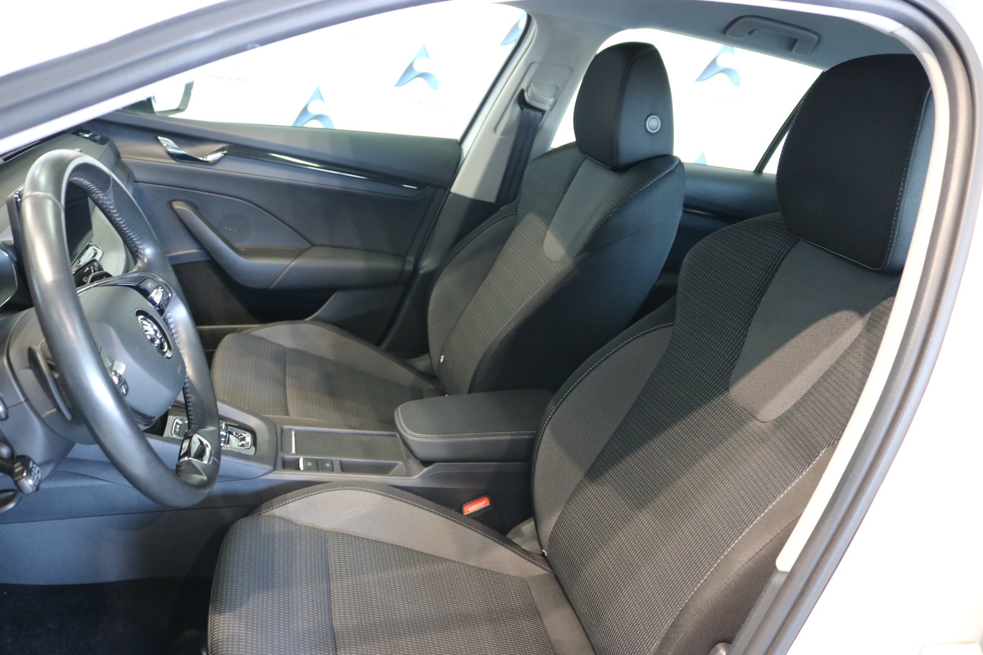 SKODA Octavia Combi 2.0 TDI DSG Ambition 4x4-image-44