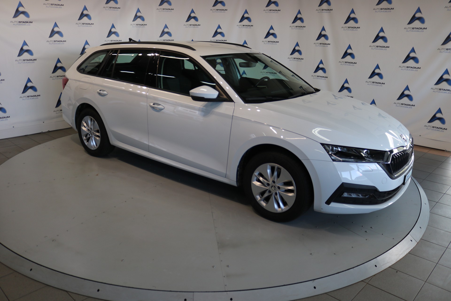 SKODA Octavia Combi 2.0 TDI DSG Ambition 4x4-image-32