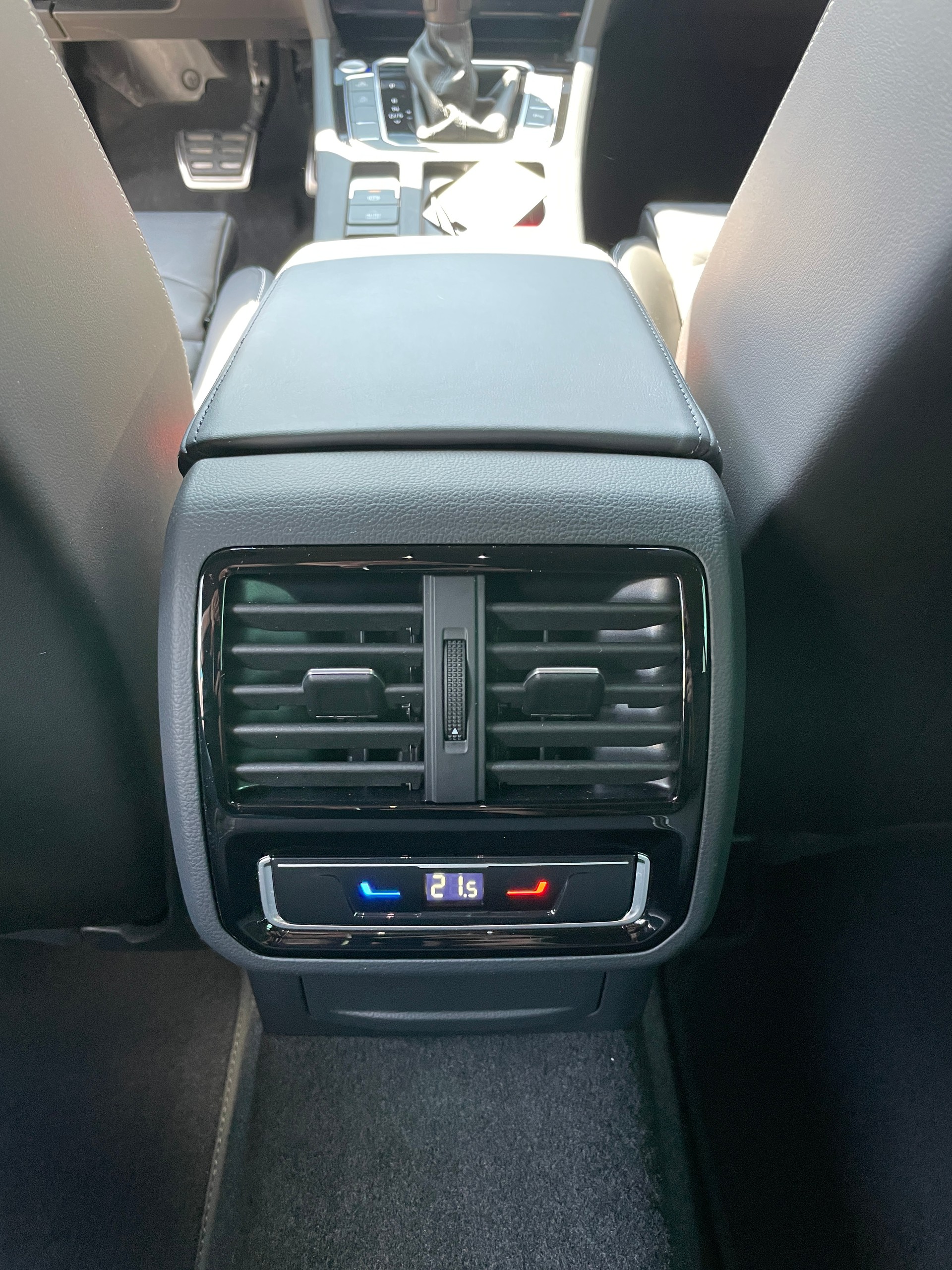 VW Passat Alltrack 2.0 TSI 4Motion DSG-image-16