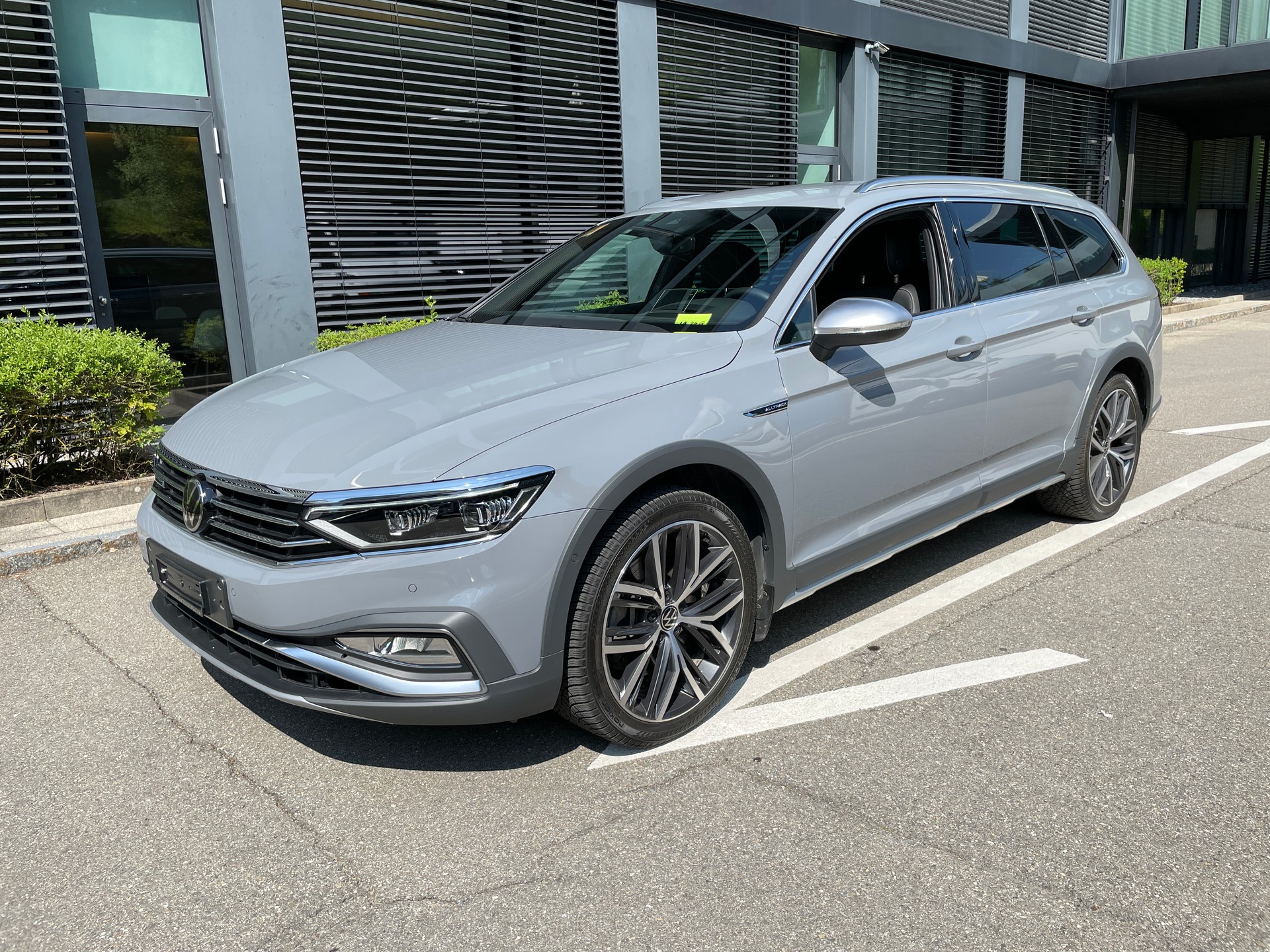 VW Passat Alltrack 2.0 TSI 4Motion DSG-image-0