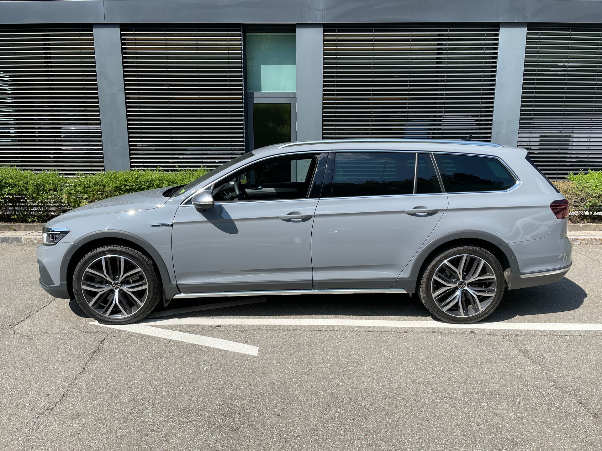 VW Passat Alltrack 2.0 TSI 4Motion DSG-image-1