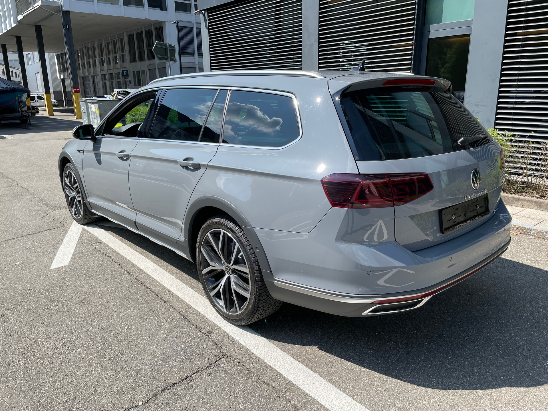 VW Passat Alltrack 2.0 TSI 4Motion DSG-image-2