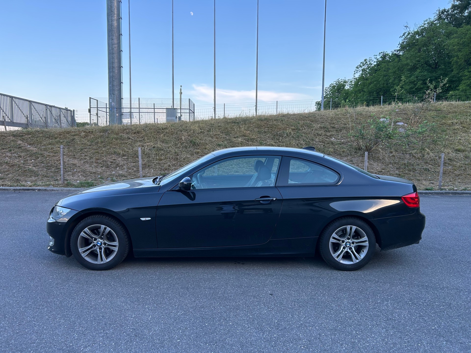 BMW 320i Coupé-image-2