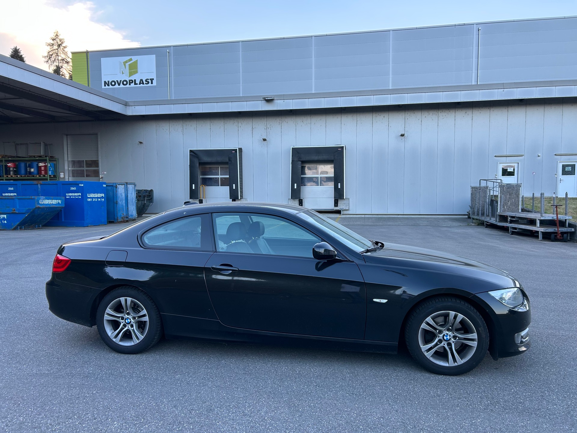BMW 320i Coupé-image-5