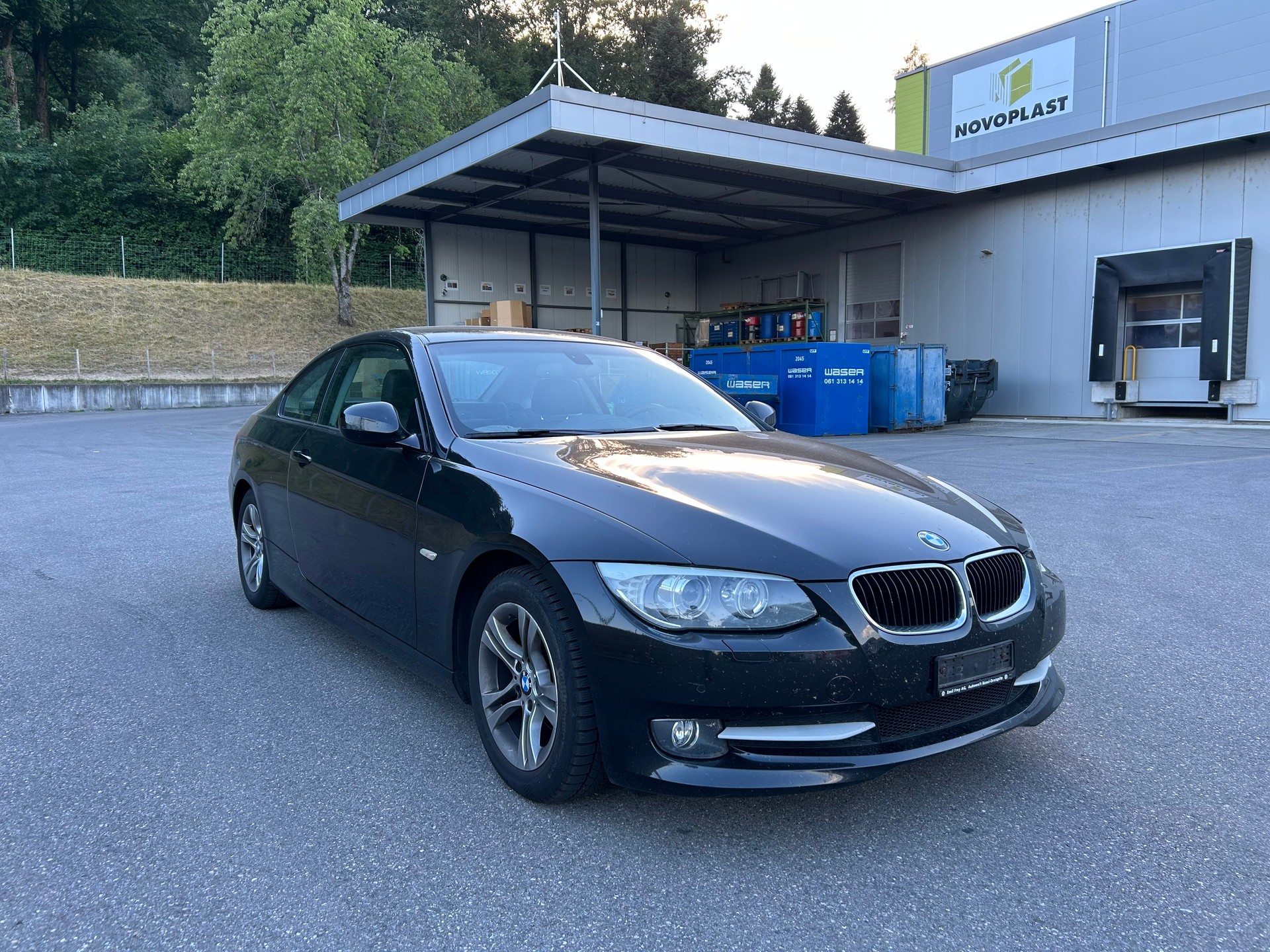 BMW 320i Coupé-image-0