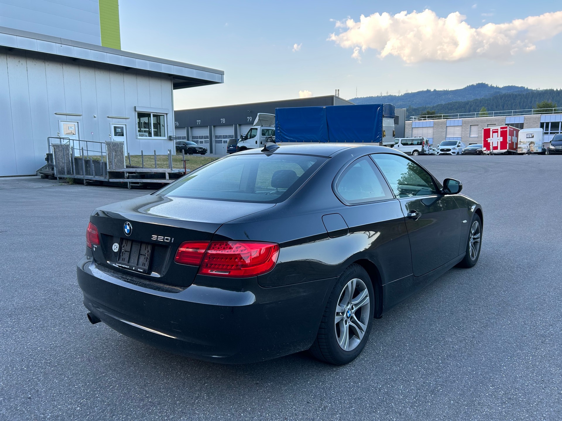 BMW 320i Coupé-image-3