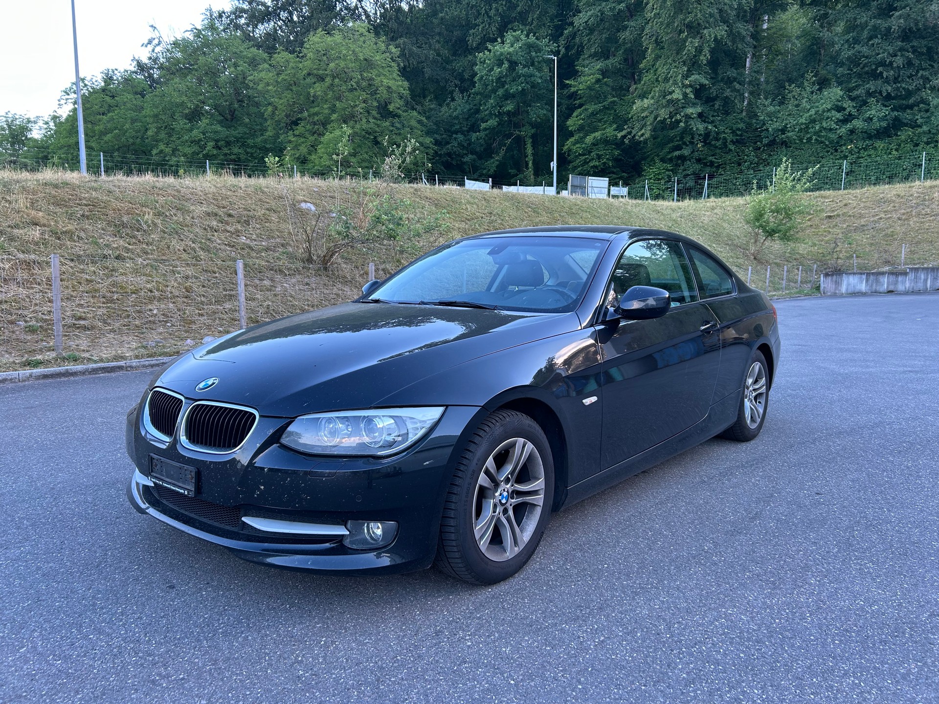 BMW 320i Coupé-image-1