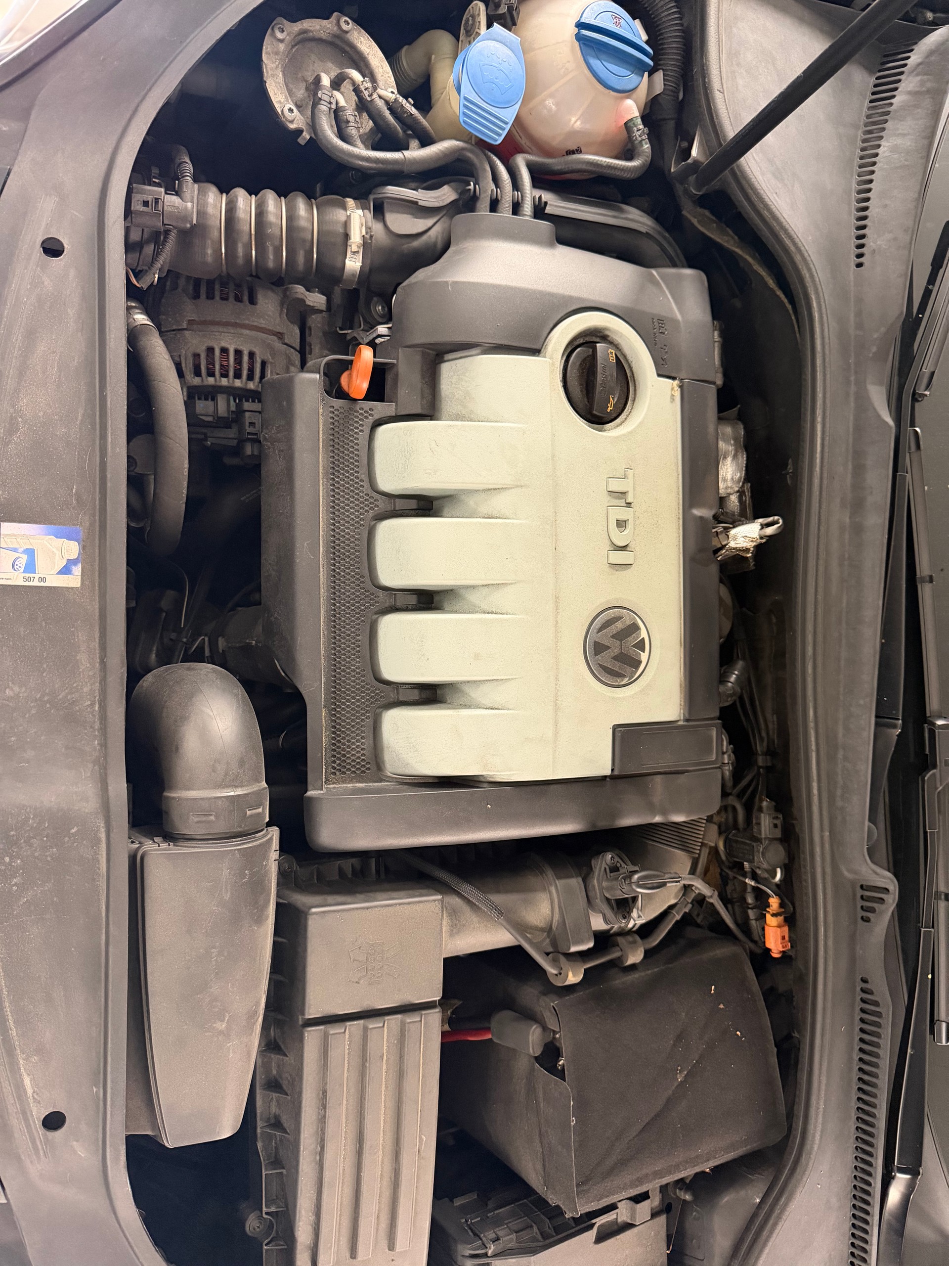 VW Golf Variant 1.9 TDI Comfortline 4Motion-image-21