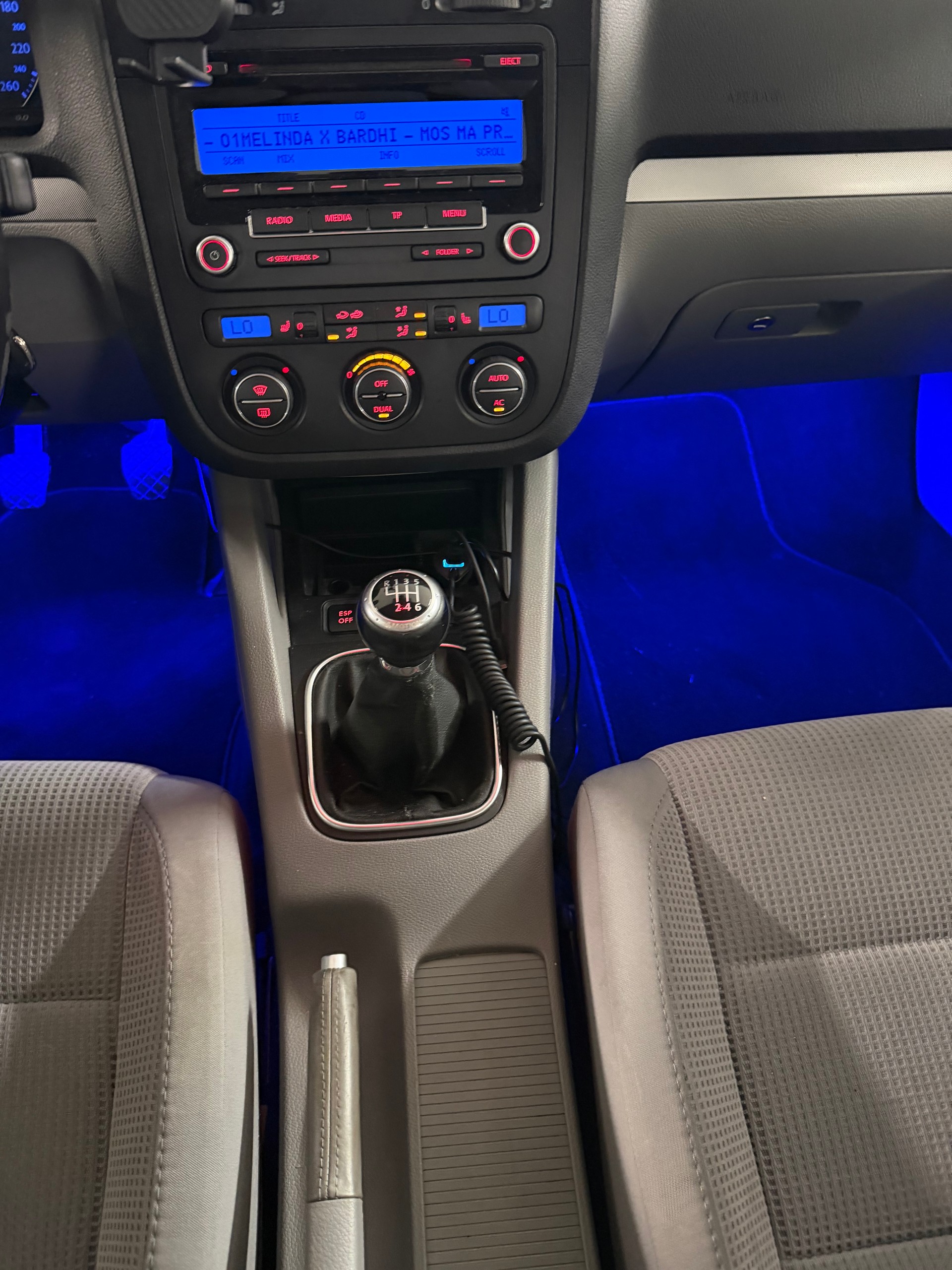 VW Golf Variant 1.9 TDI Comfortline 4Motion-image-12