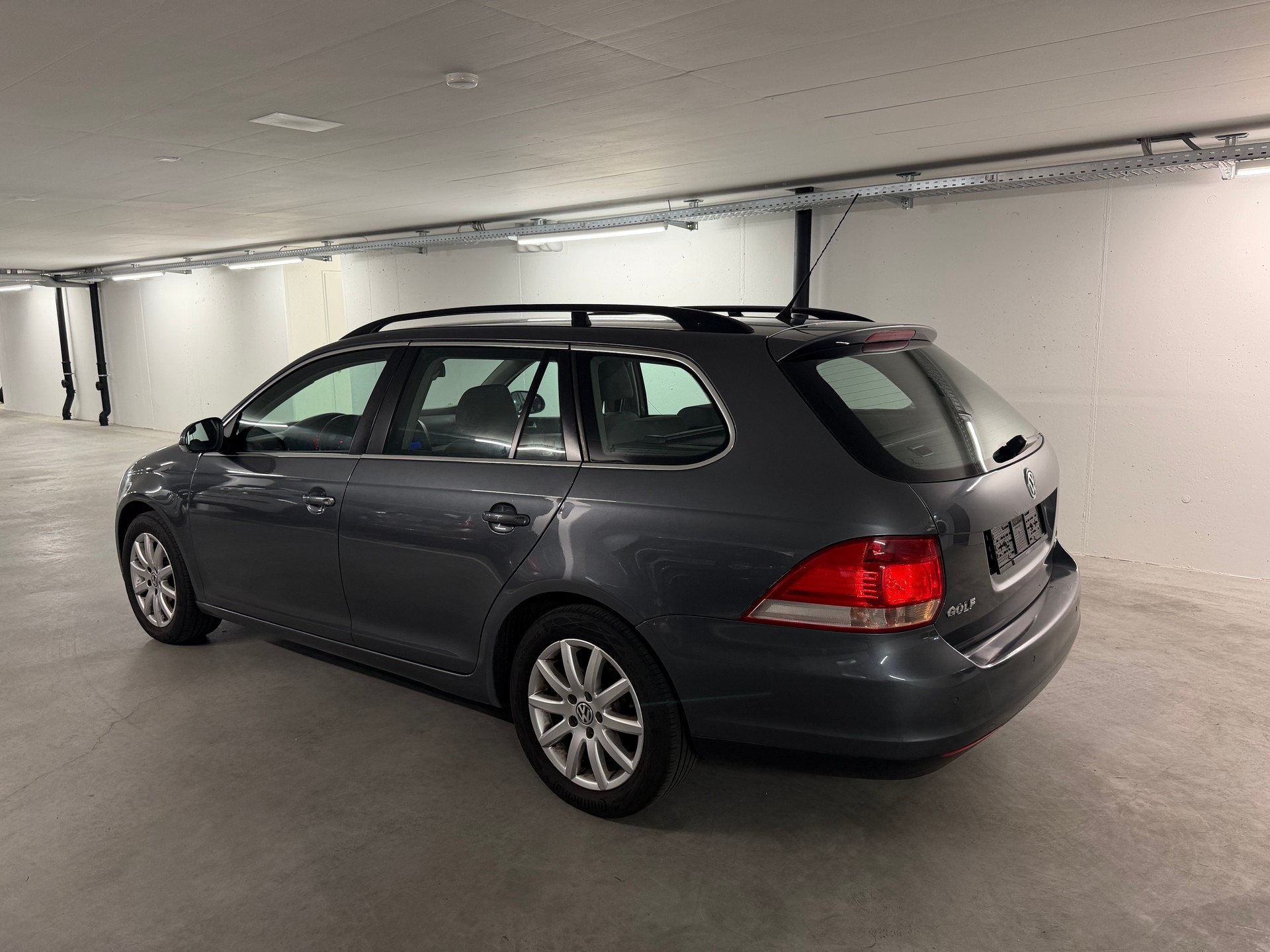 VW Golf Variant 1.9 TDI Comfortline 4Motion-image-7