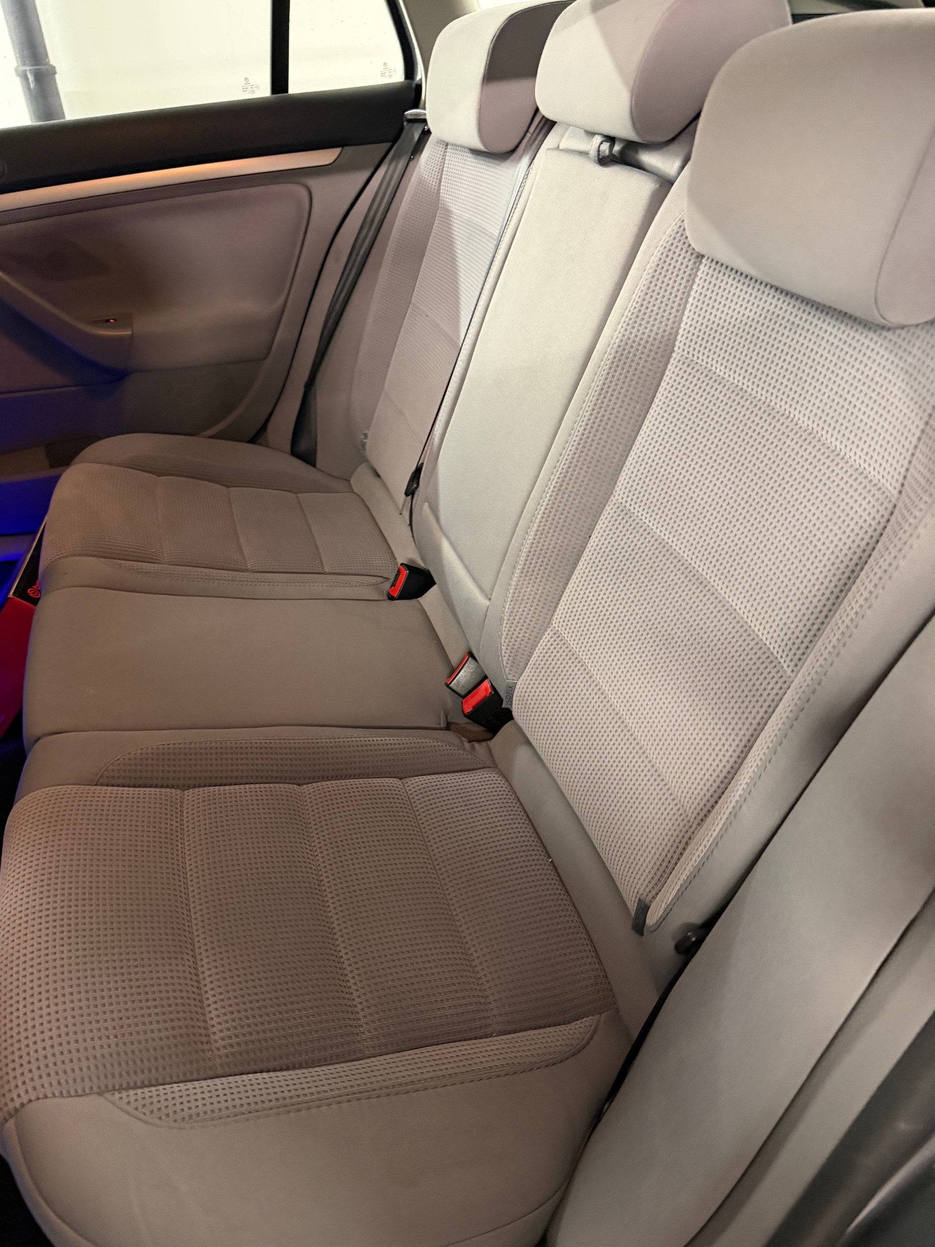 VW Golf Variant 1.9 TDI Comfortline 4Motion-image-15
