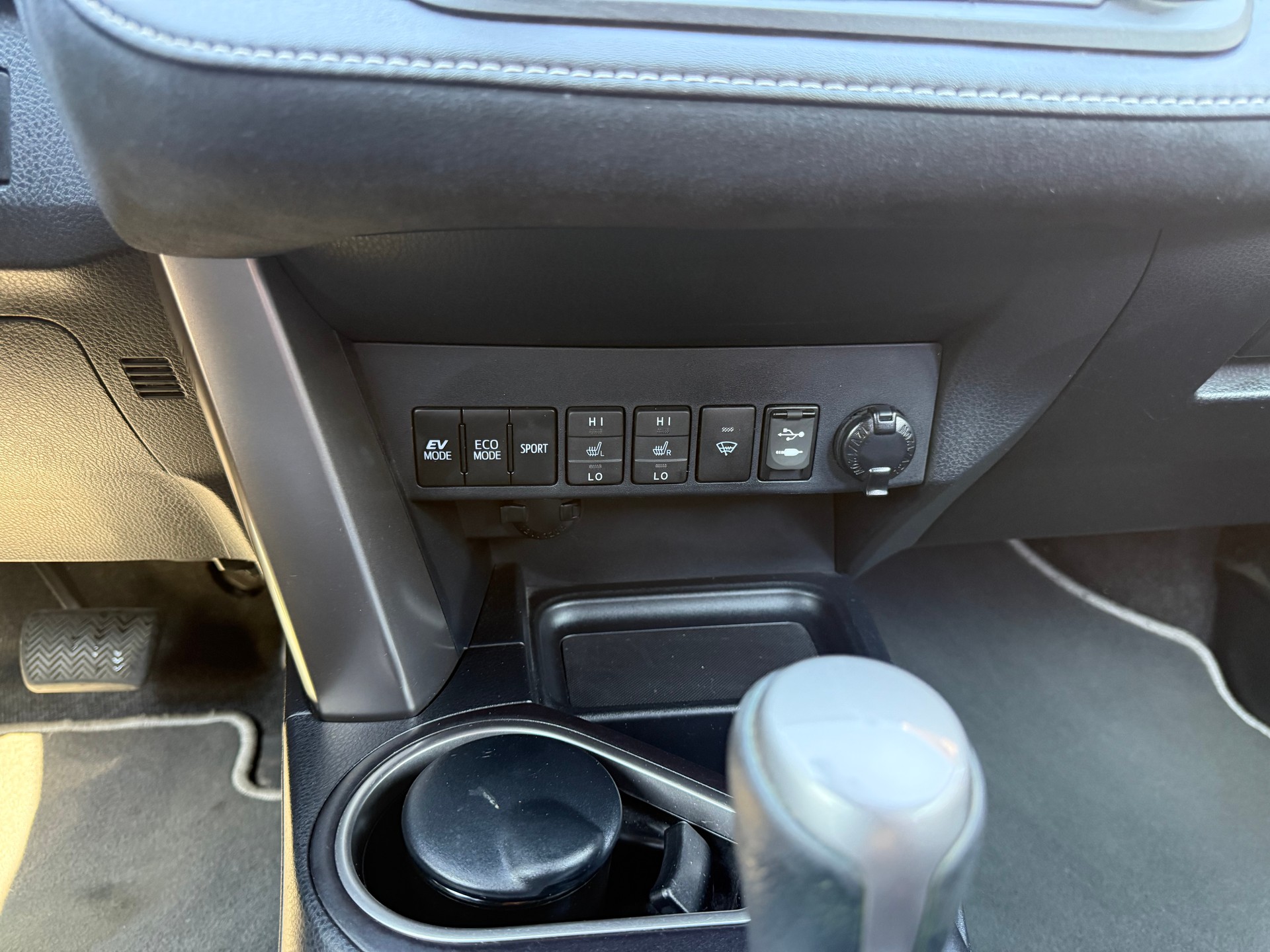 TOYOTA RAV-4 2.5 HSD Sol Premium e-CVT-image-11