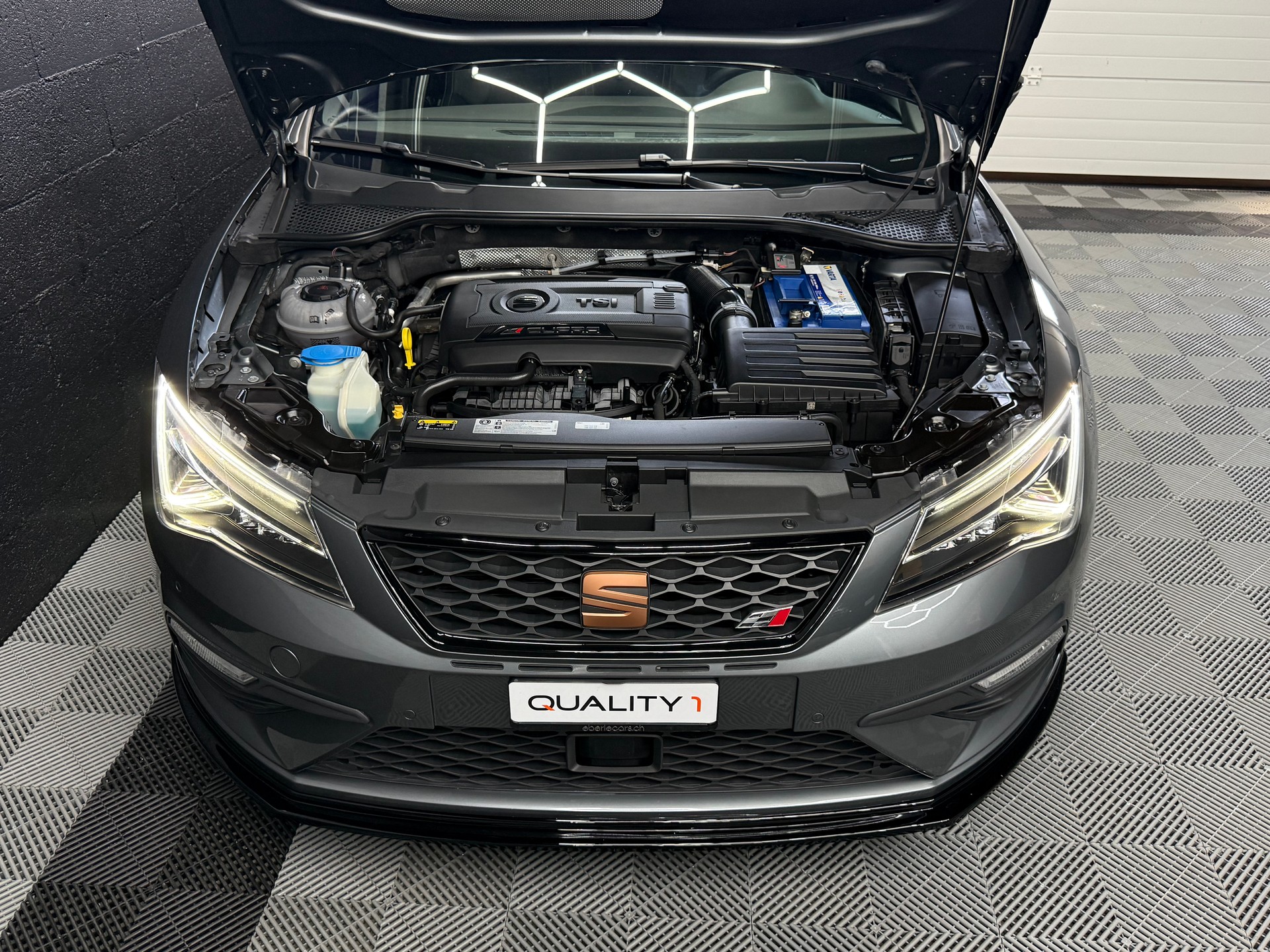 SEAT Leon 2.0 TSI Cupra 300 DSG-image-15