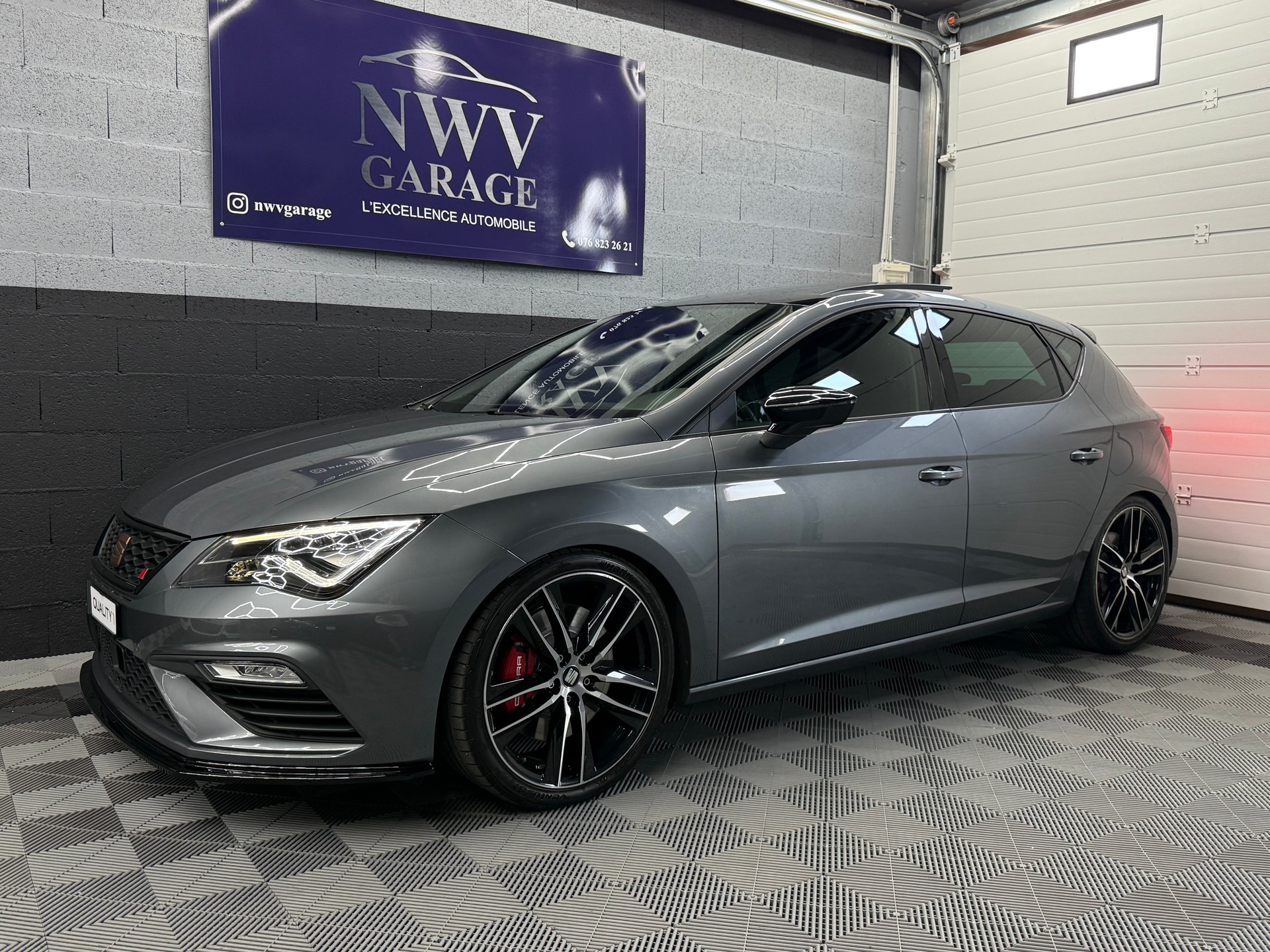 SEAT Leon 2.0 TSI Cupra 300 DSG-image-0