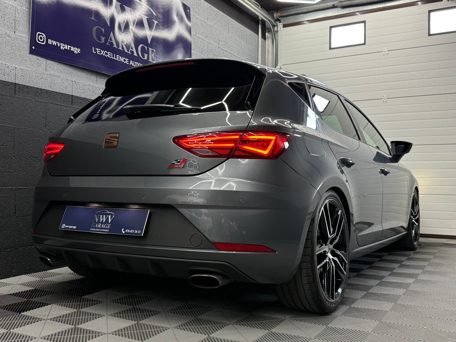 SEAT Leon 2.0 TSI Cupra 300 DSG-image-4