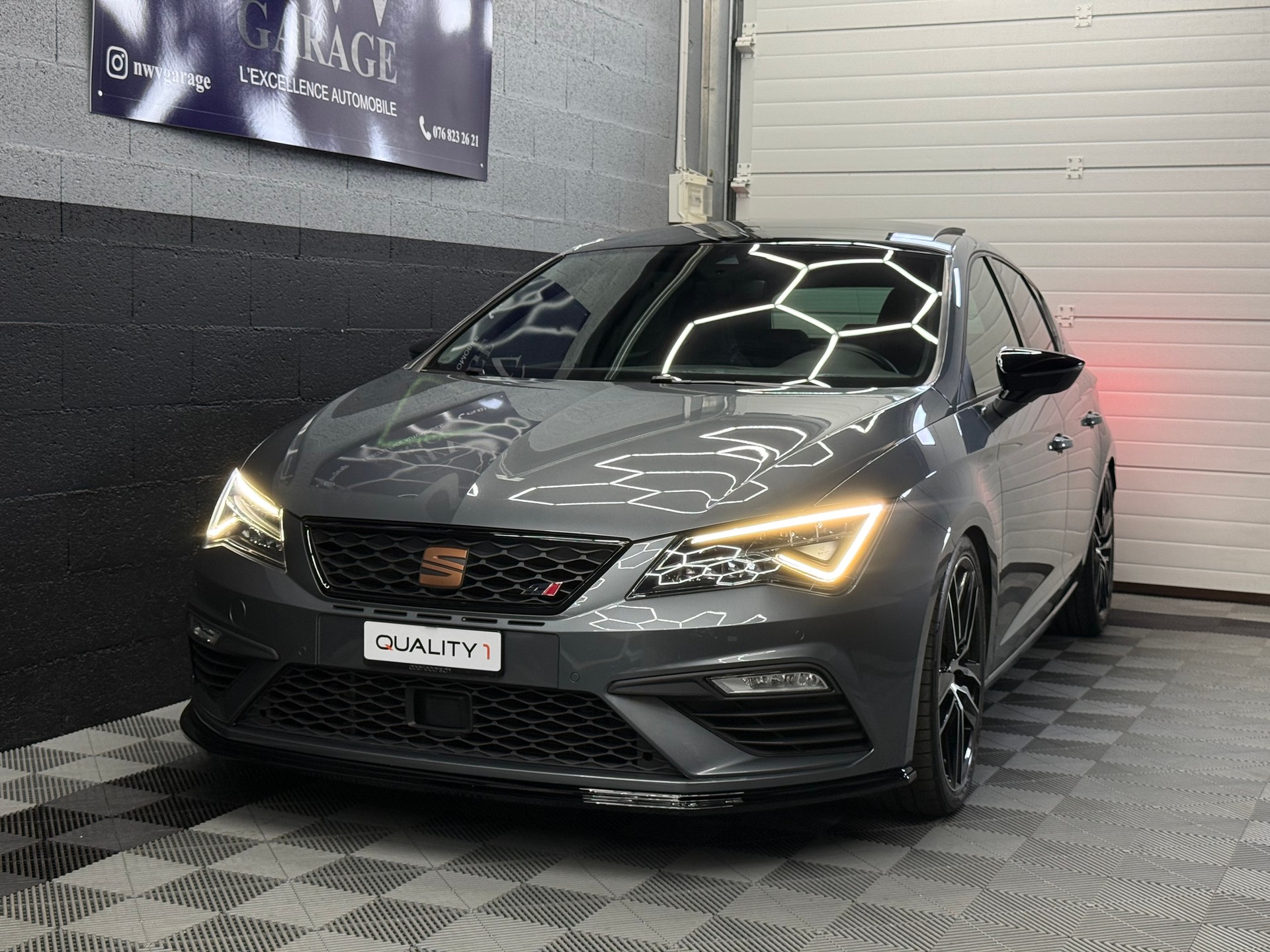 SEAT Leon 2.0 TSI Cupra 300 DSG-image-2