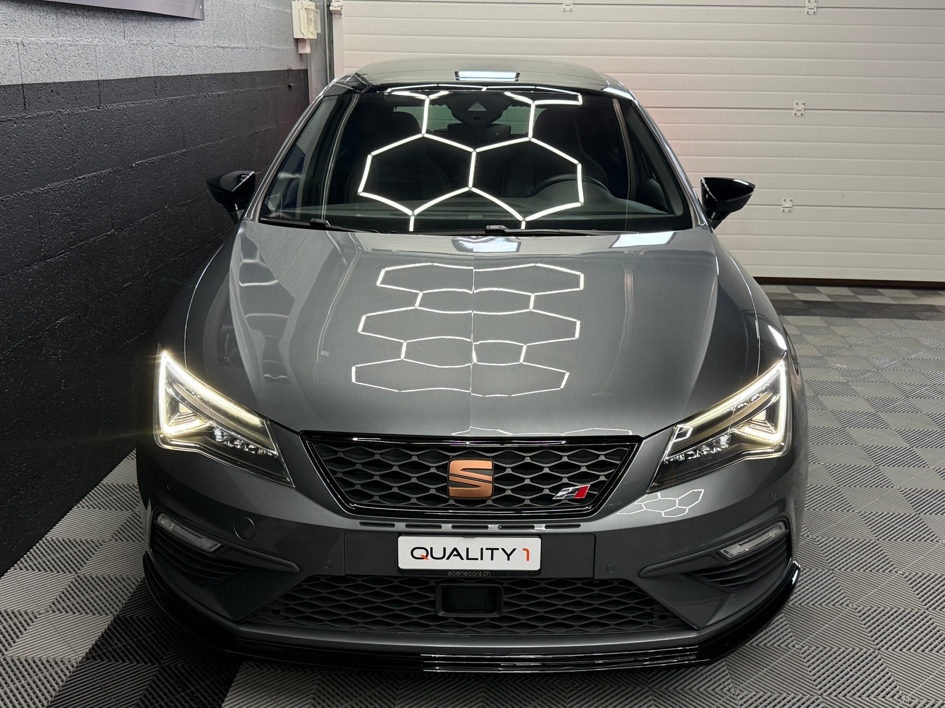 SEAT Leon 2.0 TSI Cupra 300 DSG-image-3