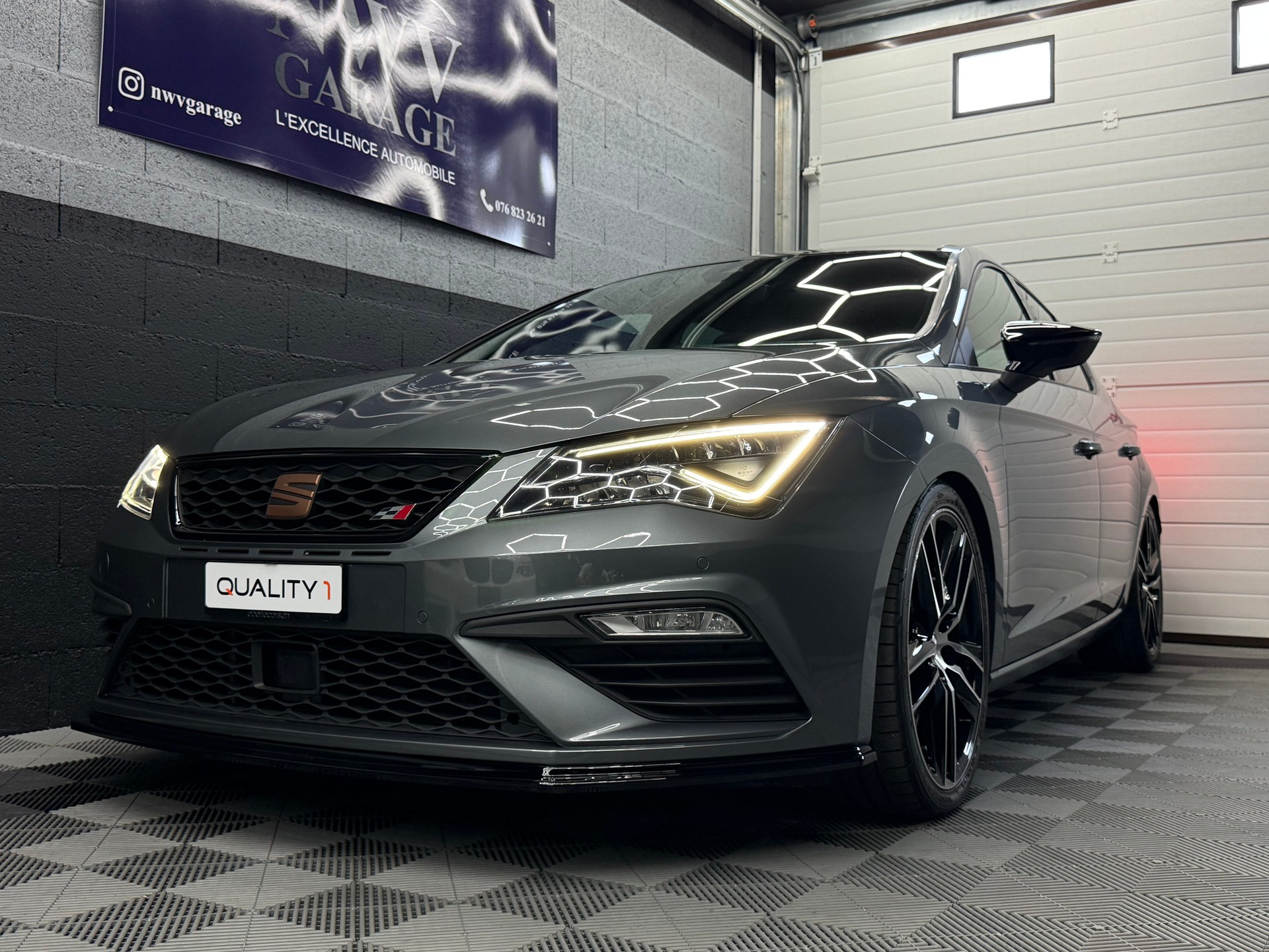 SEAT Leon 2.0 TSI Cupra 300 DSG-image-1