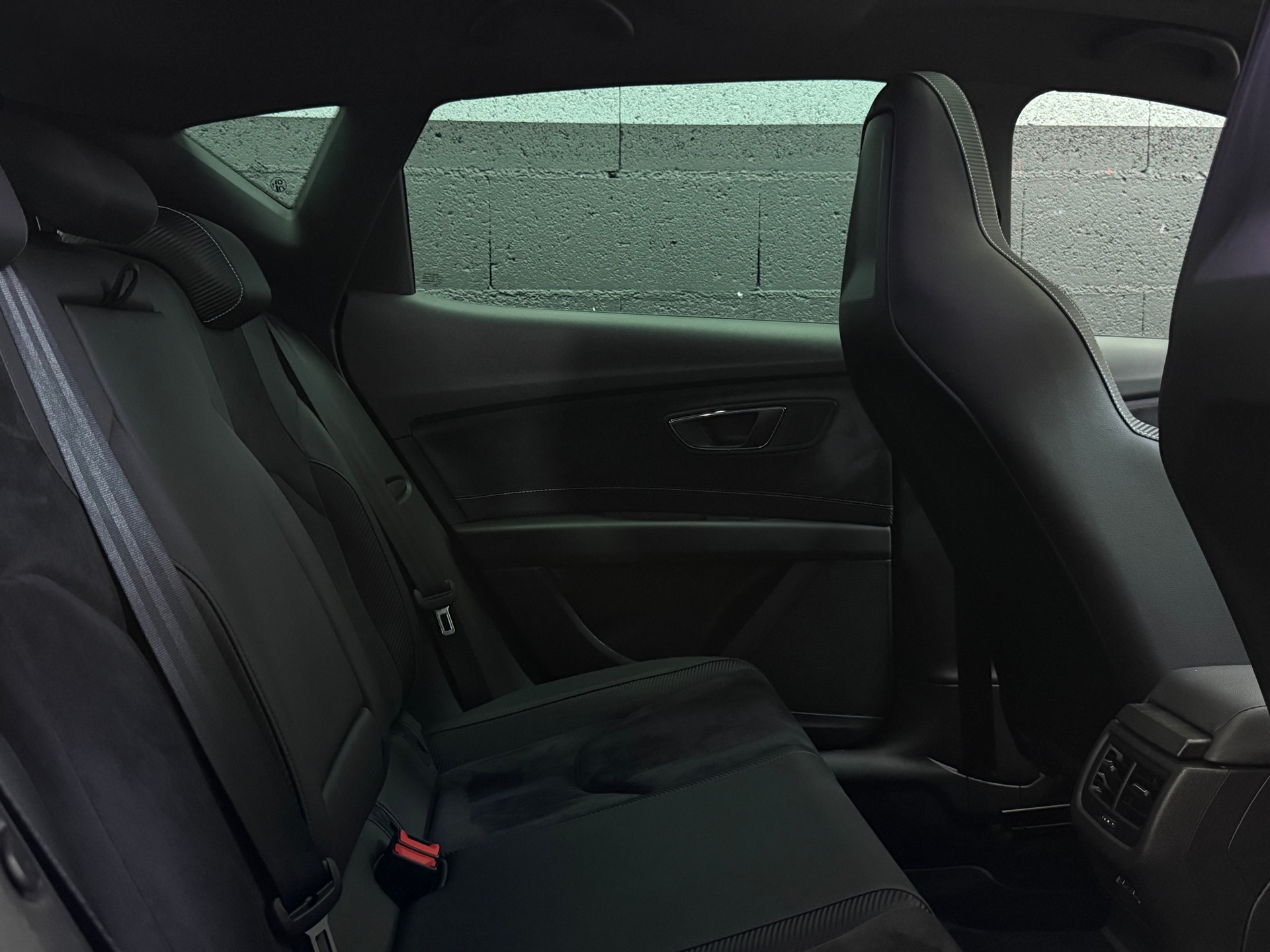 SEAT Leon 2.0 TSI Cupra 300 DSG-image-9