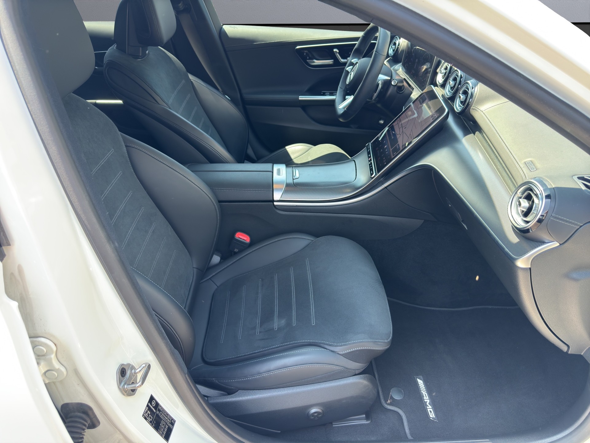 MERCEDES-BENZ C 200 T 4Matic AMG Line-image-15