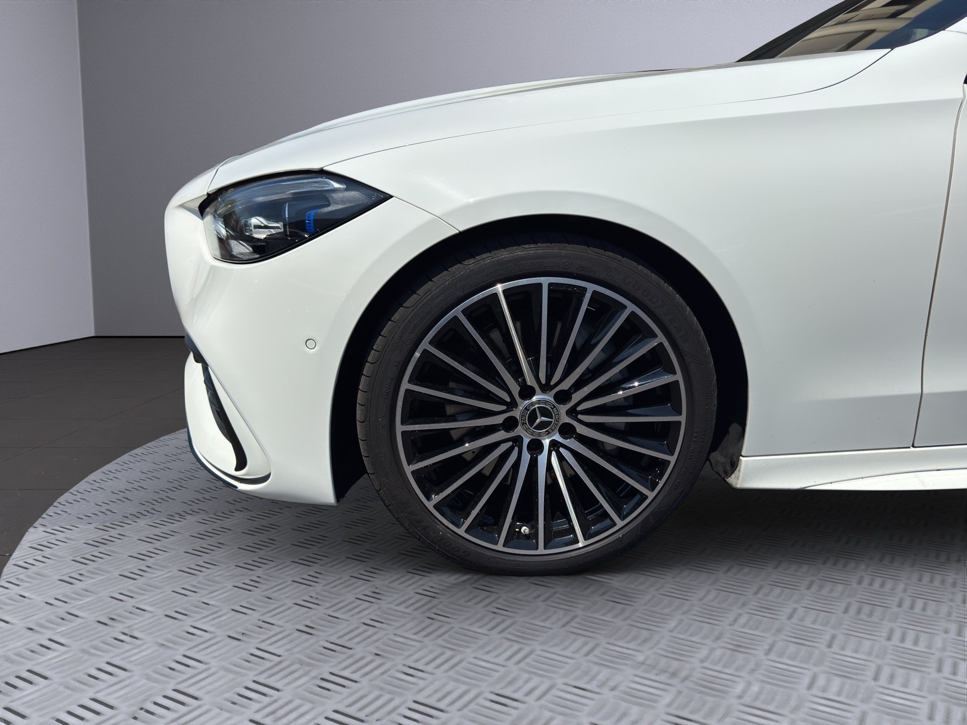 MERCEDES-BENZ C 200 T 4Matic AMG Line-image-8