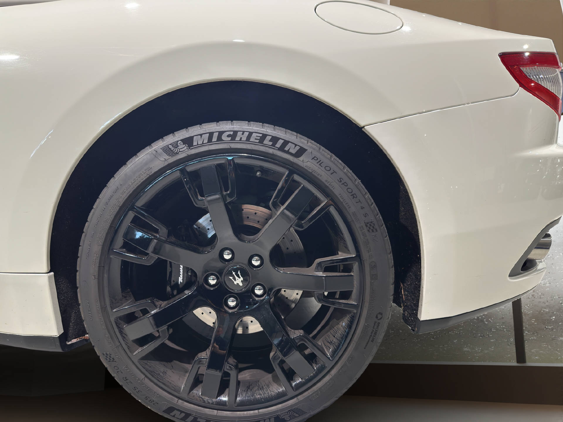 MASERATI Grancabrio 4.7 V8-image-21