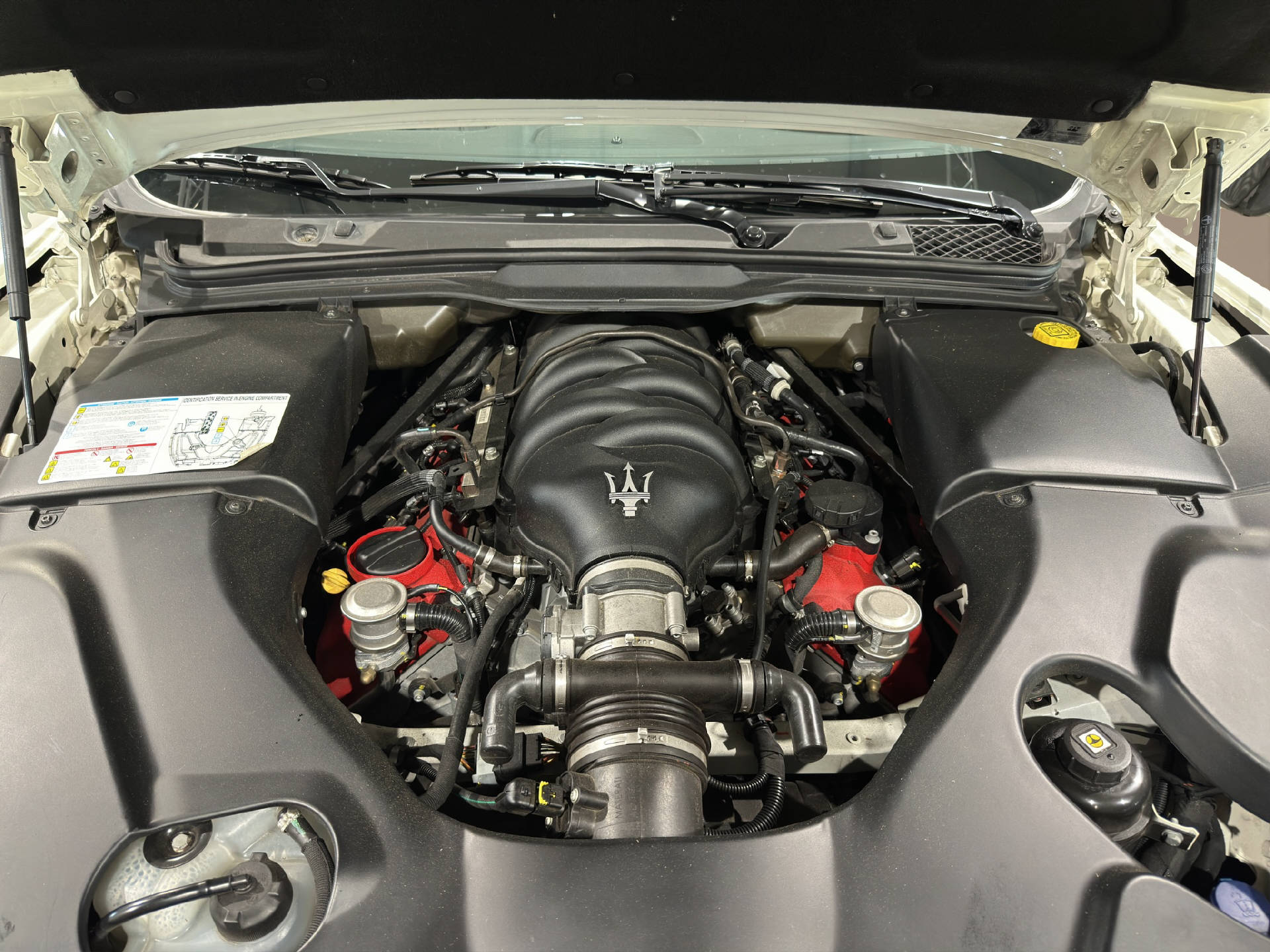 MASERATI Grancabrio 4.7 V8-image-18