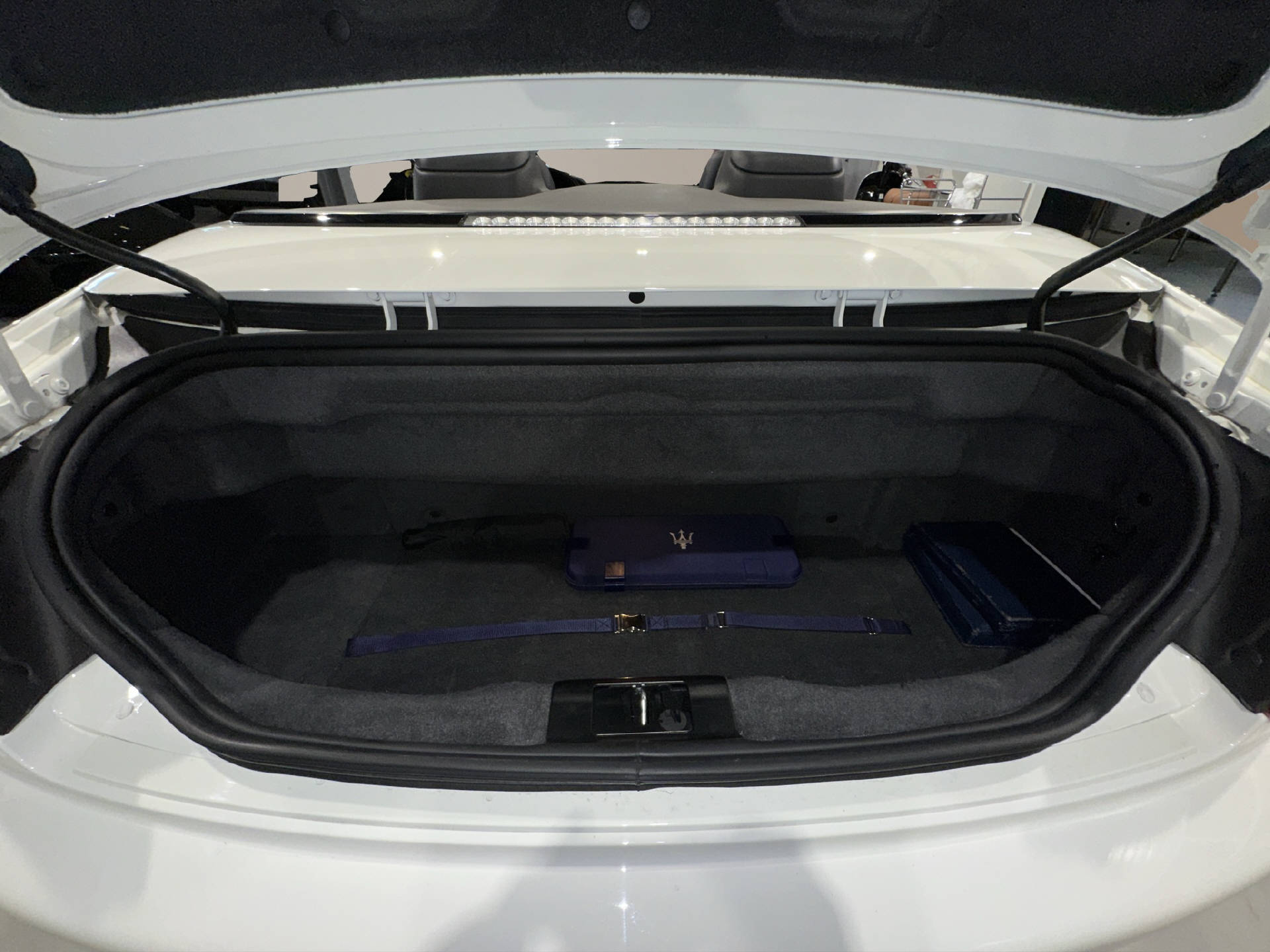 MASERATI Grancabrio 4.7 V8-image-17