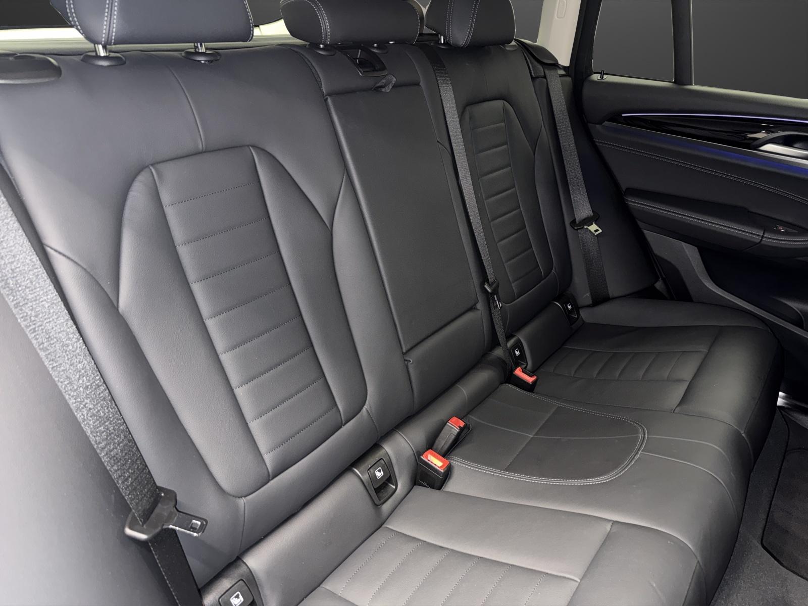BMW X4 20i xDrive-image-18