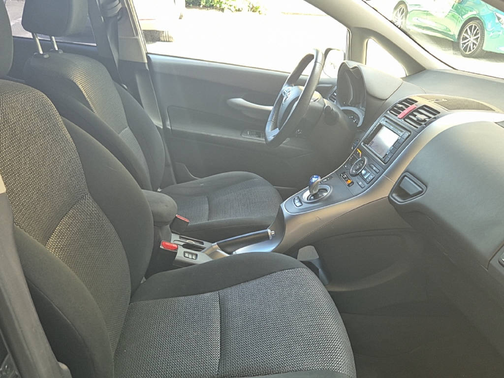 TOYOTA Auris 1.8 HSD Linea Sol-image-6