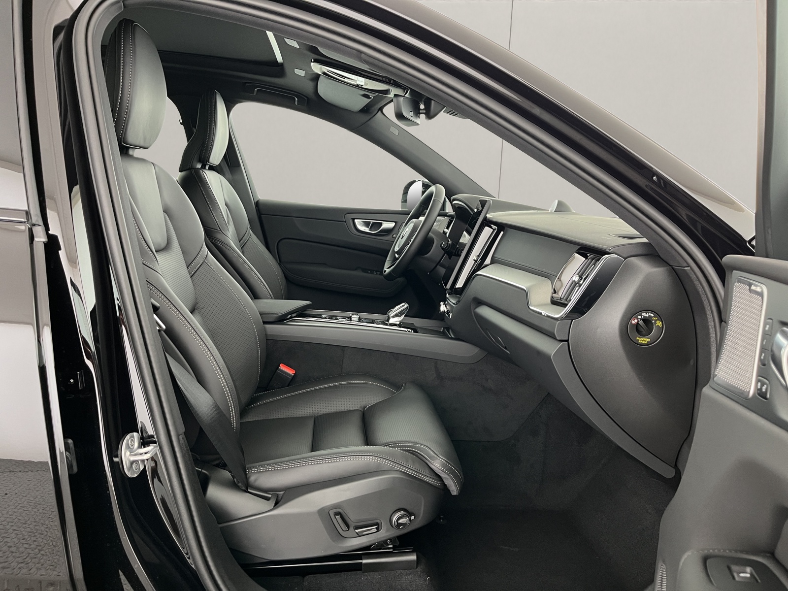 VOLVO XC60 2.0 T8 TE Black Edition eAWD-image-9