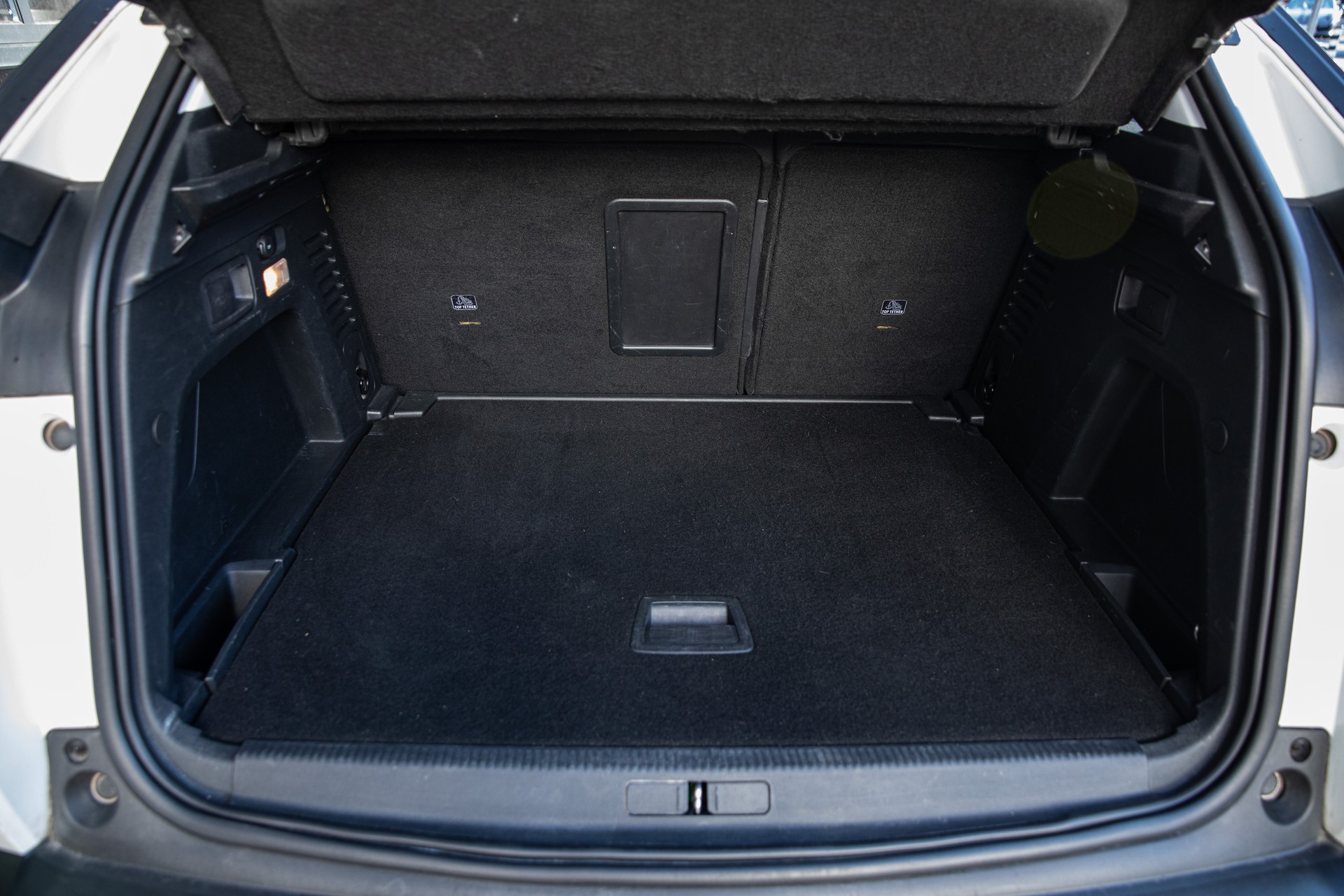 PEUGEOT 3008 1.6 BlueHDi Allure EAT-image-15