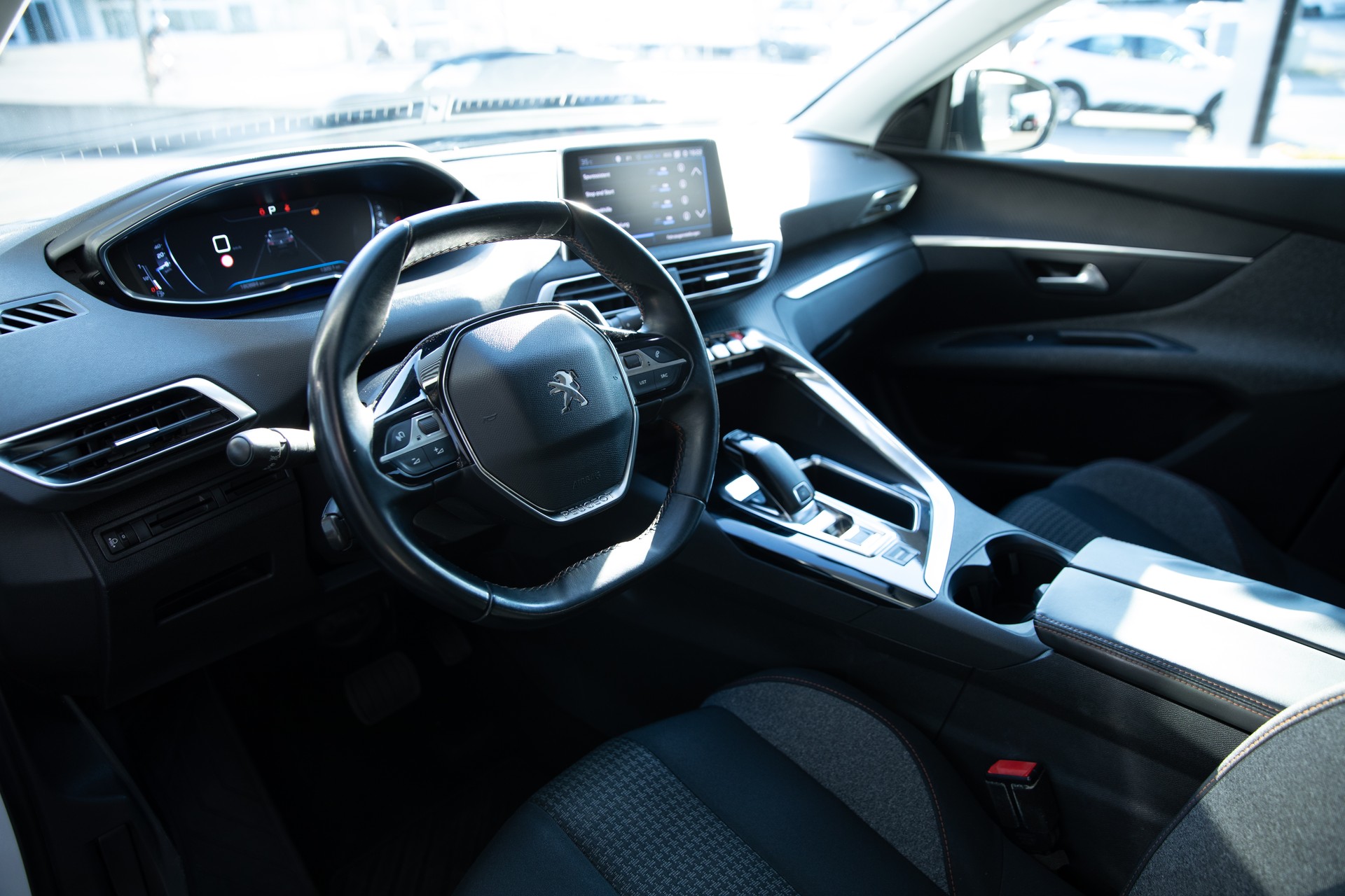 PEUGEOT 3008 1.6 BlueHDi Allure EAT-image-11