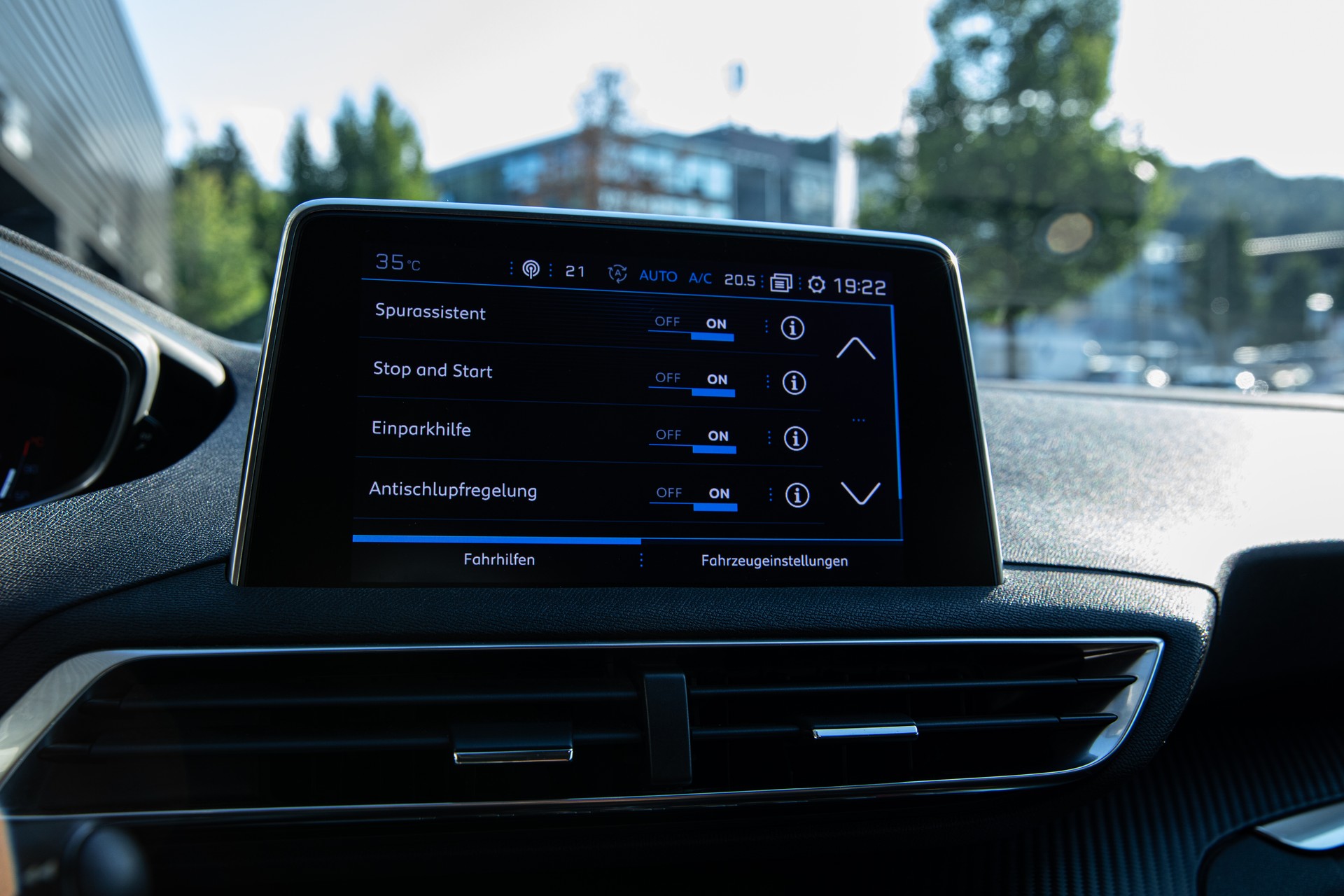 PEUGEOT 3008 1.6 BlueHDi Allure EAT-image-12