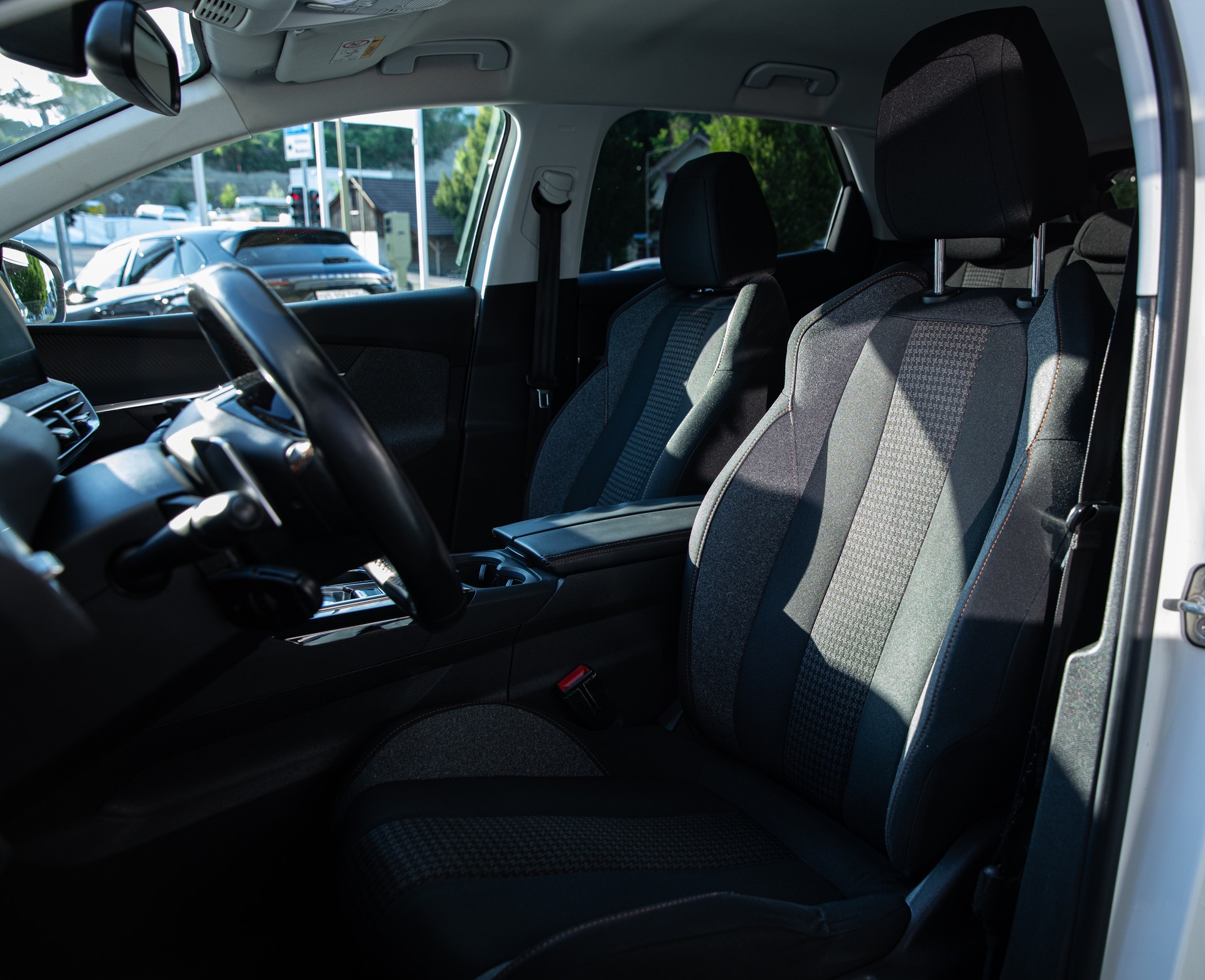 PEUGEOT 3008 1.6 BlueHDi Allure EAT-image-8