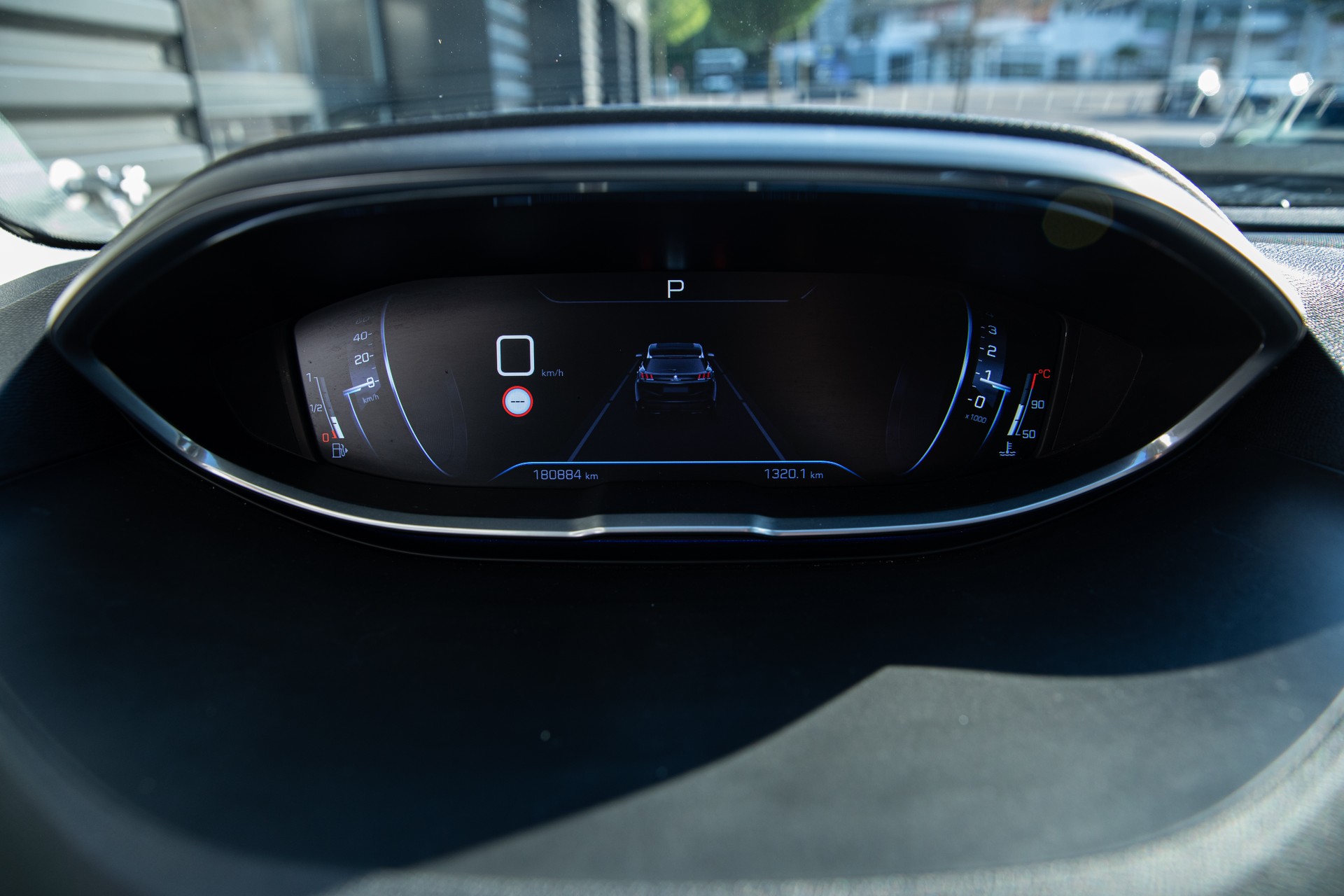 PEUGEOT 3008 1.6 BlueHDi Allure EAT-image-14