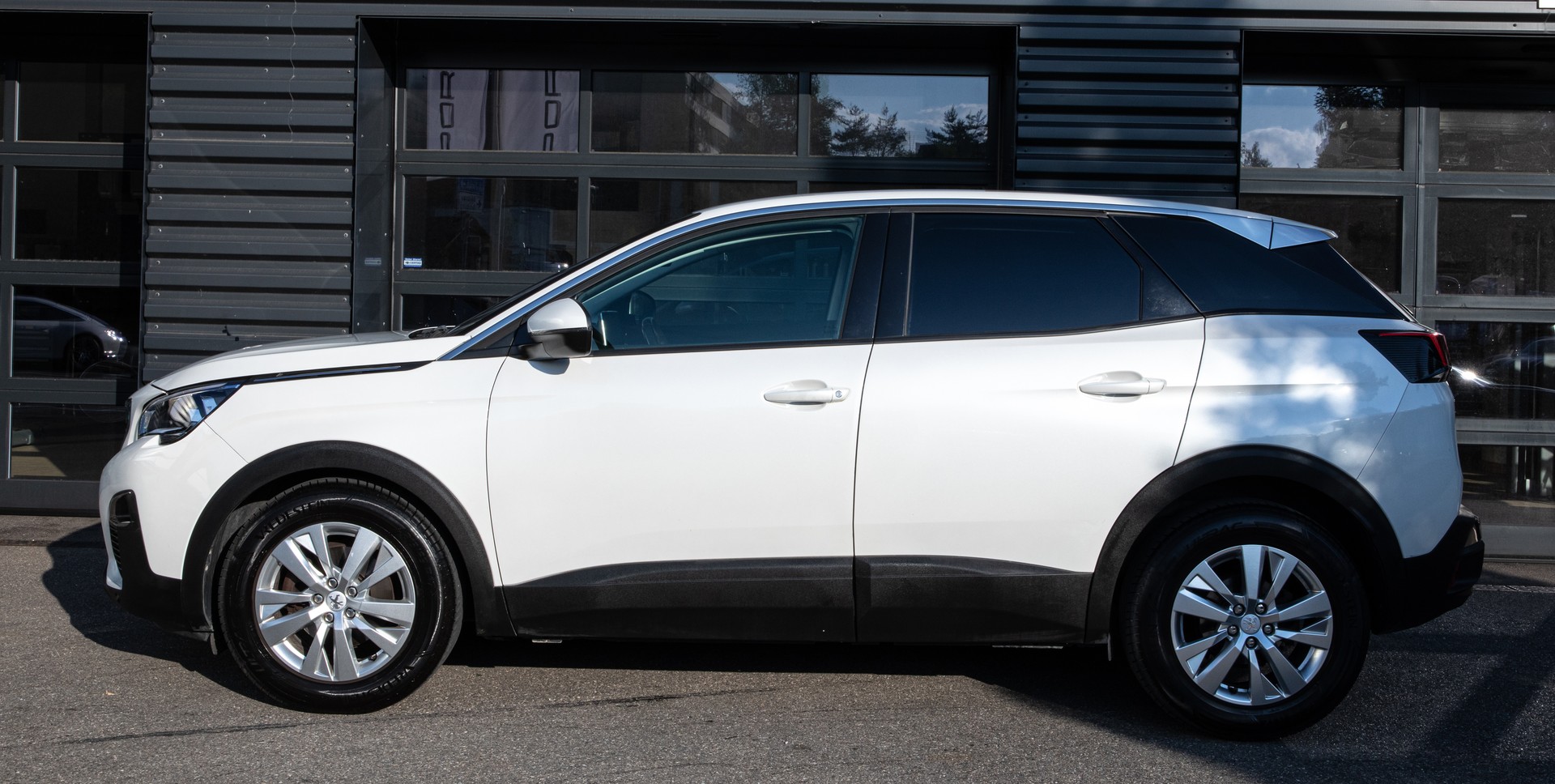 PEUGEOT 3008 1.6 BlueHDi Allure EAT-image-3